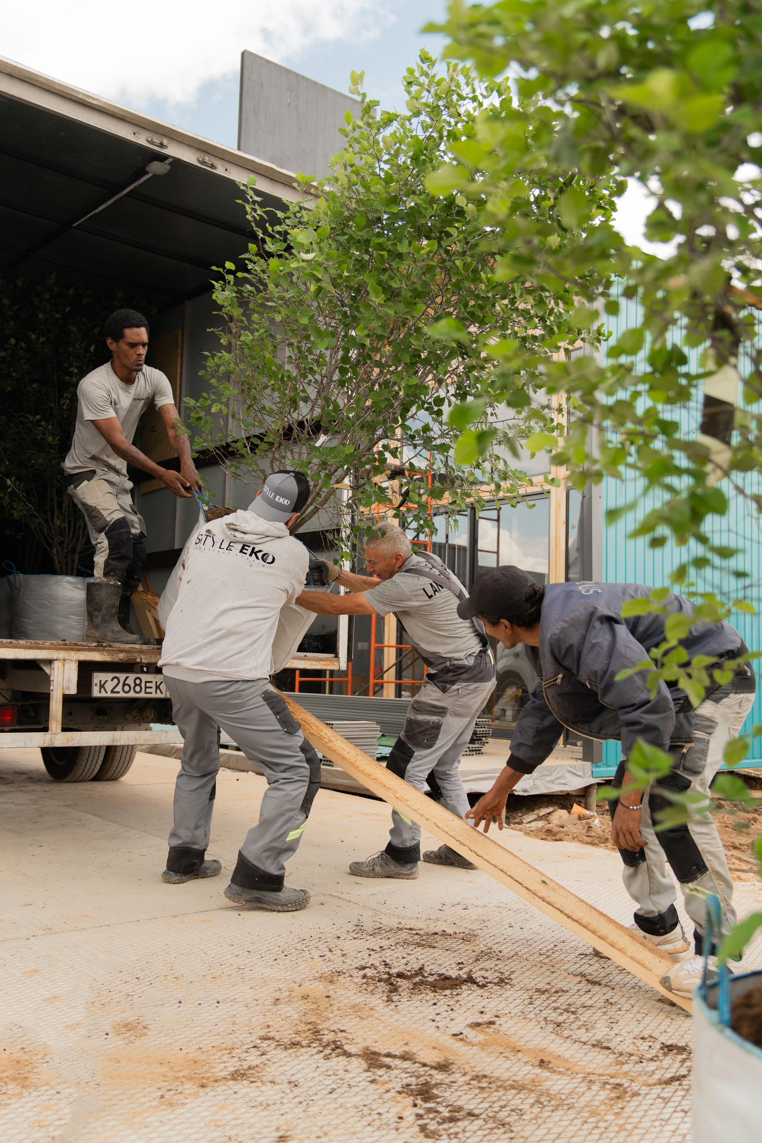 Этап ландшафтных работ. Автомобильный фотограф Светлана Усова