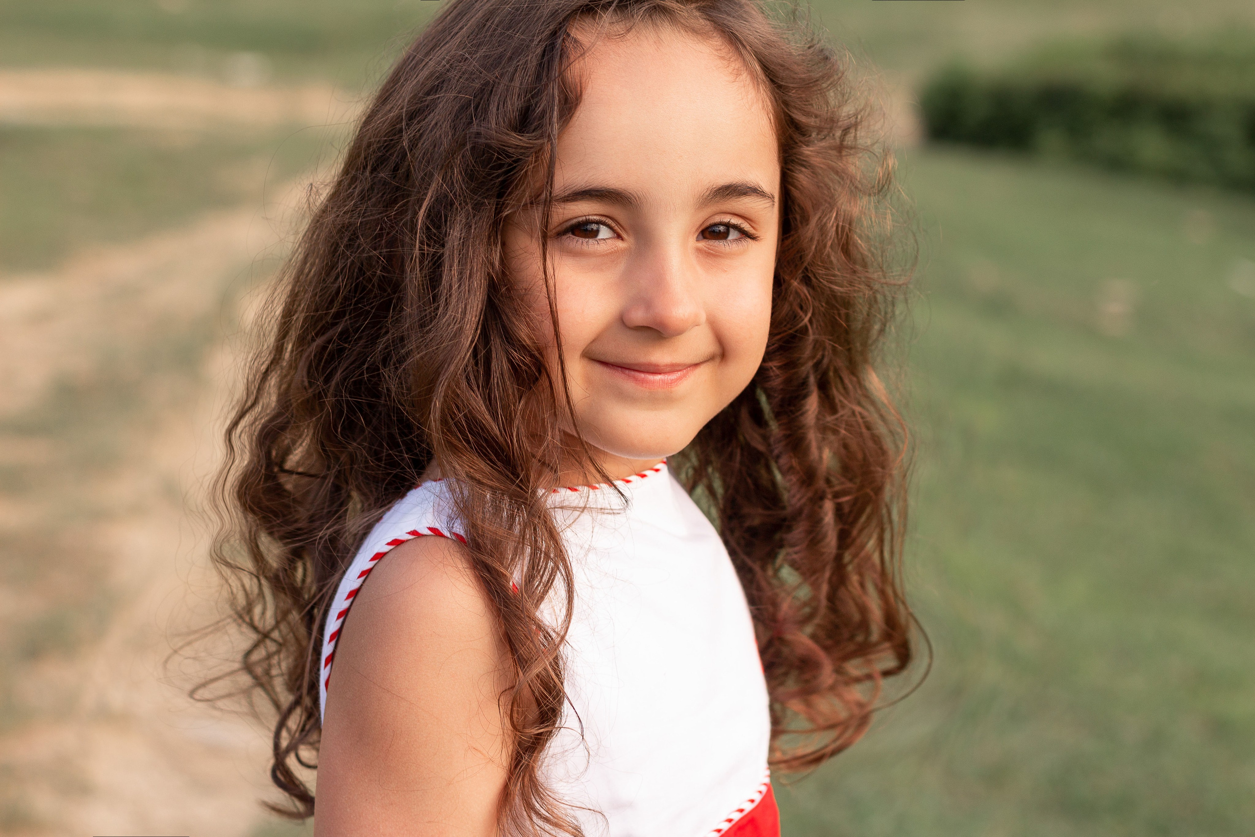 Мама с дочкой встречают закат в горах. Семейный фотограф в Сочи, Лоо, Дагомысе, Вардане Кучумова Олеся