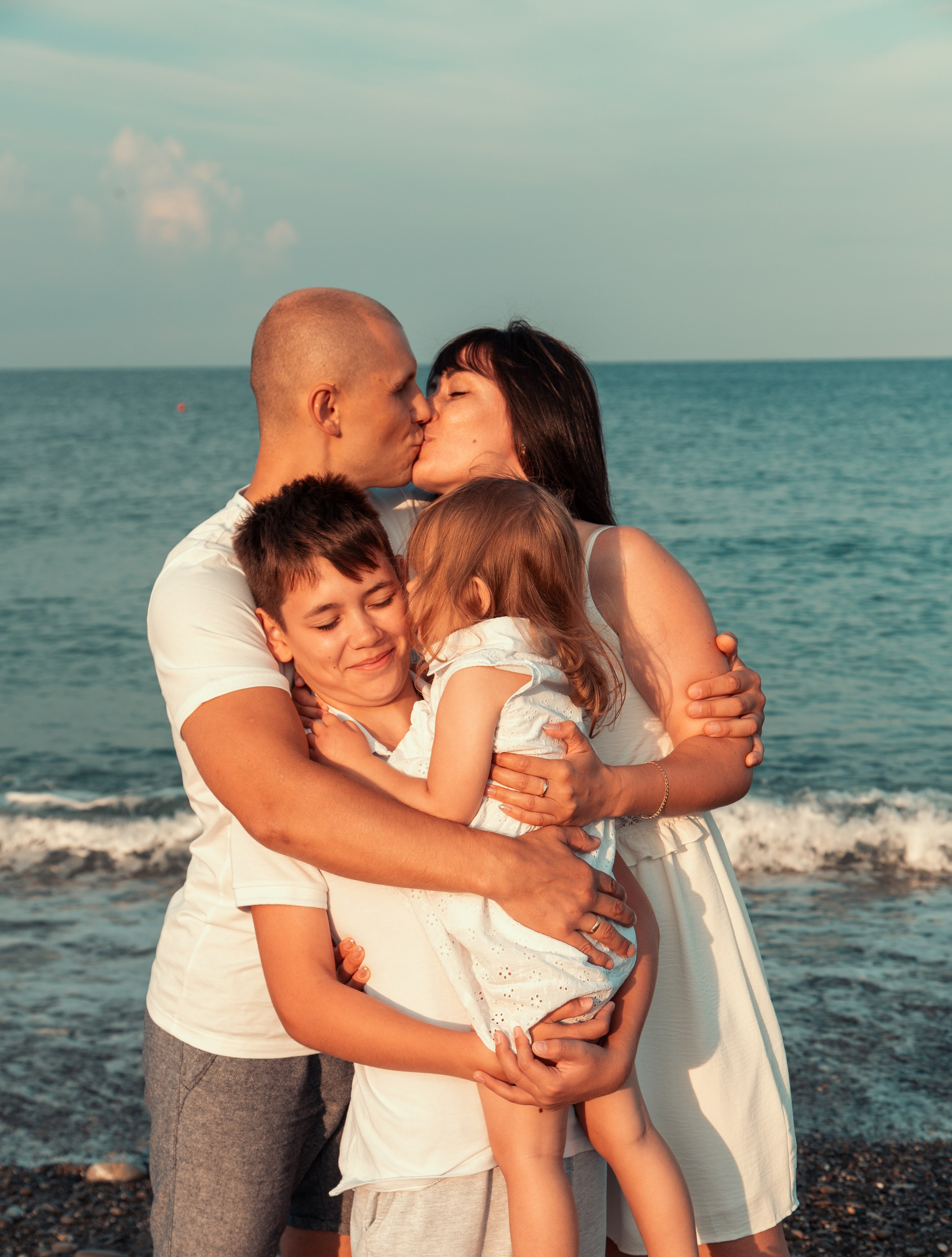 Завтрак у моря в Лоо на пляже «Горный Воздух». Семейный фотограф в Сочи, Лоо, Дагомысе, Вардане Кучумова Олеся