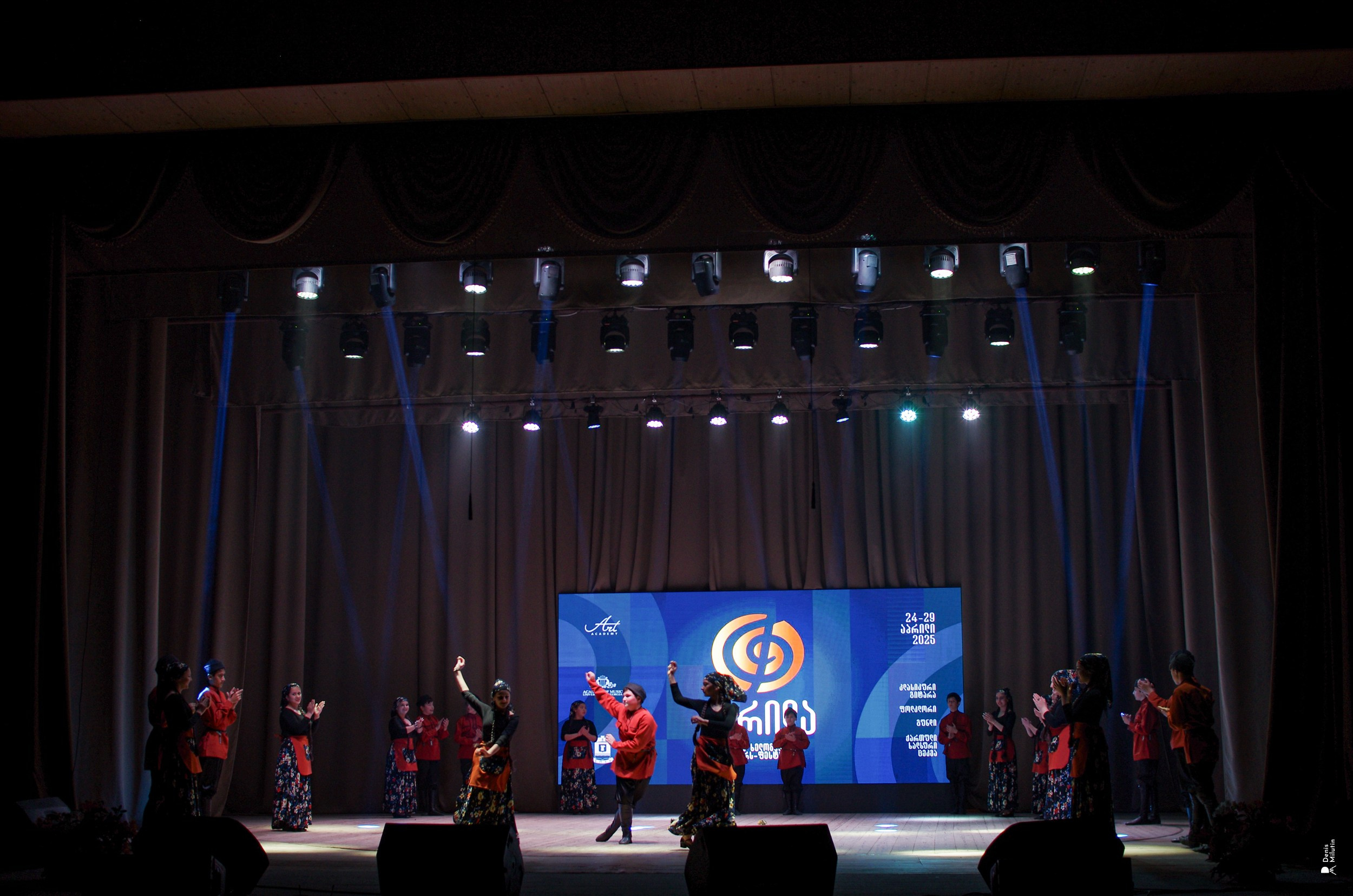 Танцы в Хоби. Портретный фотограф Денис Милютин