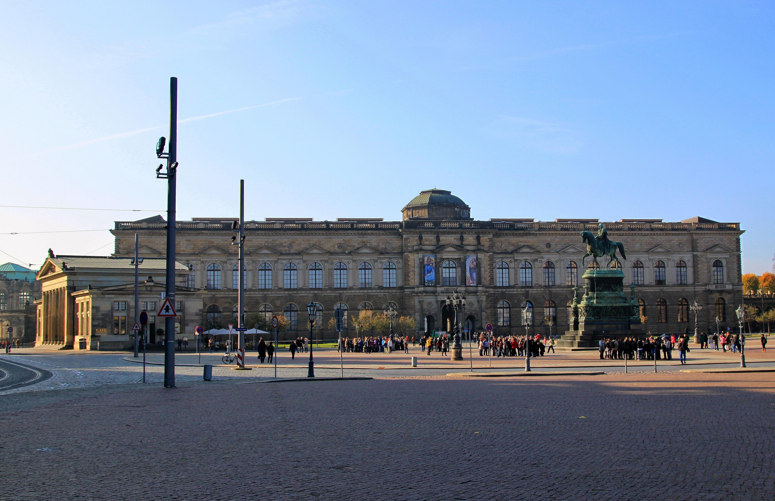 Дрезден. Город старинной архитектуры восстановленной после войны