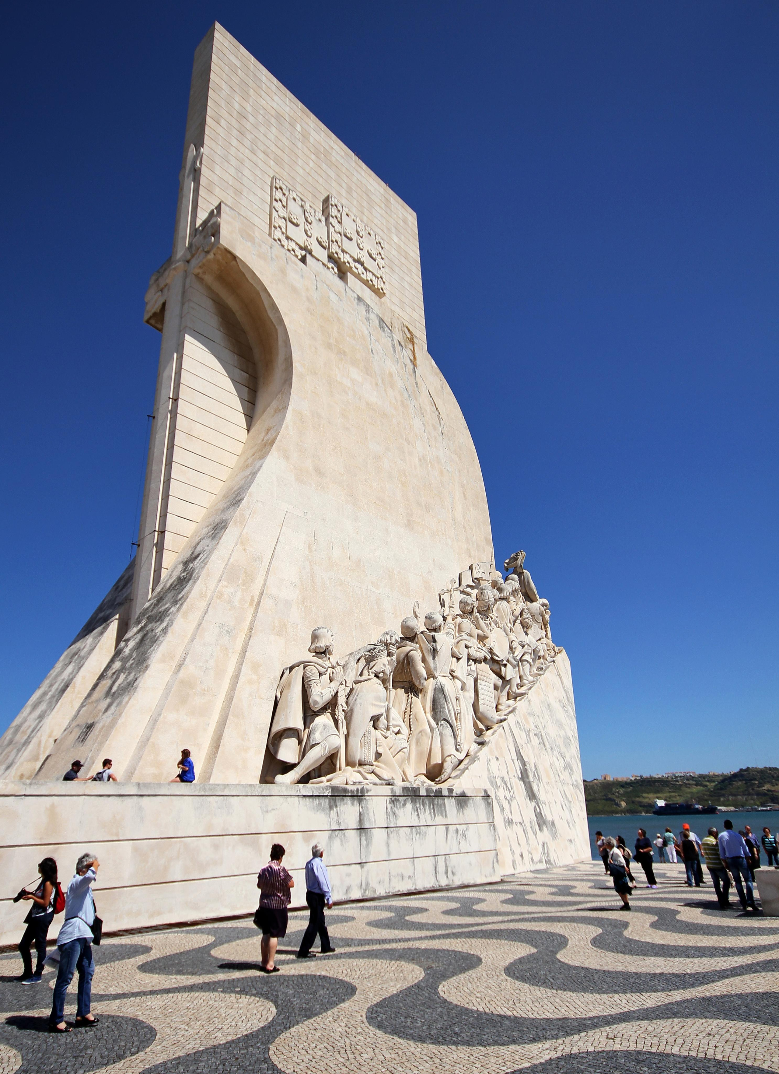 Памятник первооткрывателям (порт. Padrão dos Descobrimentos, Monumento dos Descobrimentos