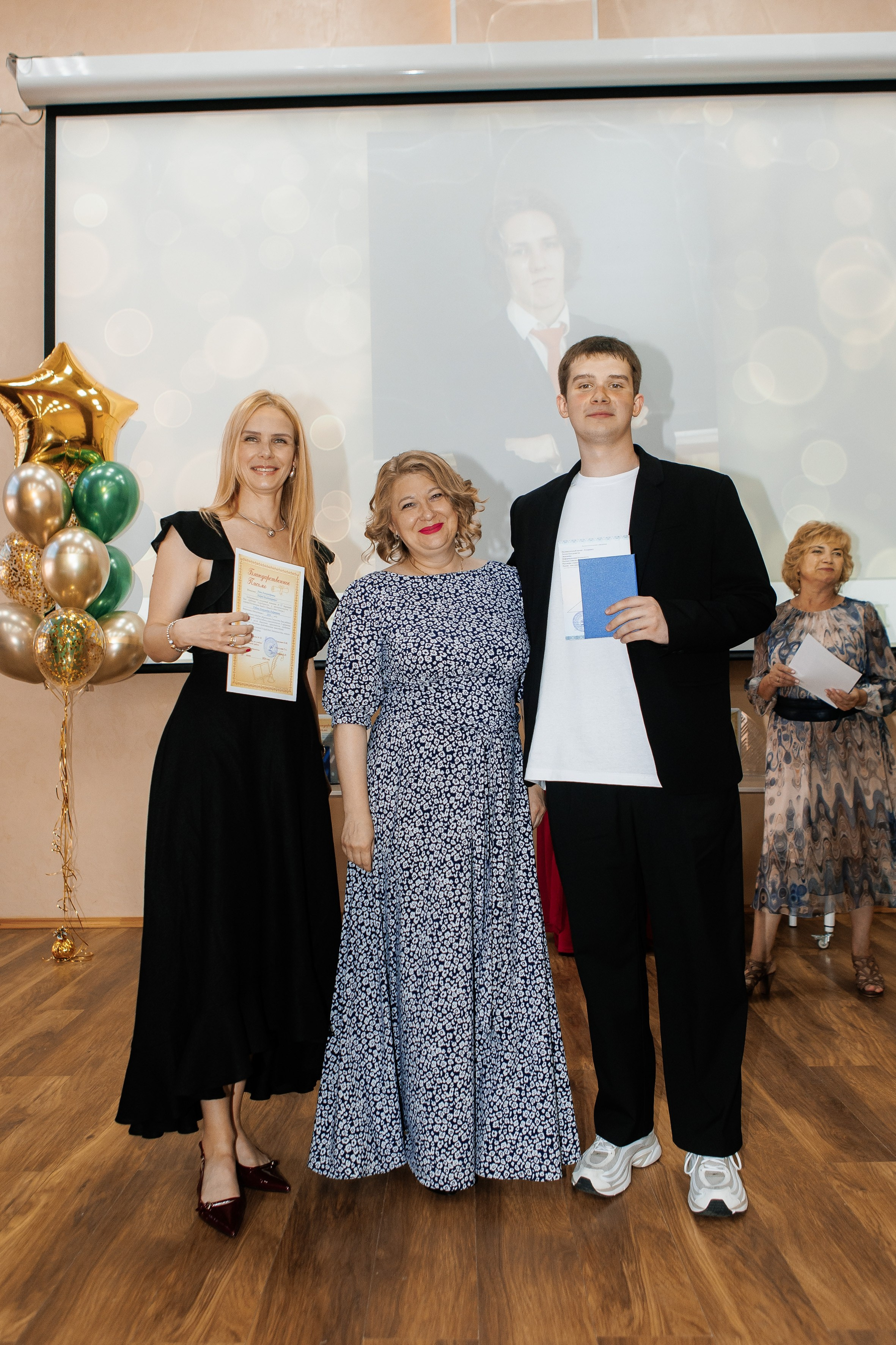 Выпускной Гимназия 12 2024 г. Свадебный и портретный Фотограф в Липецке Дмитрий Котюков