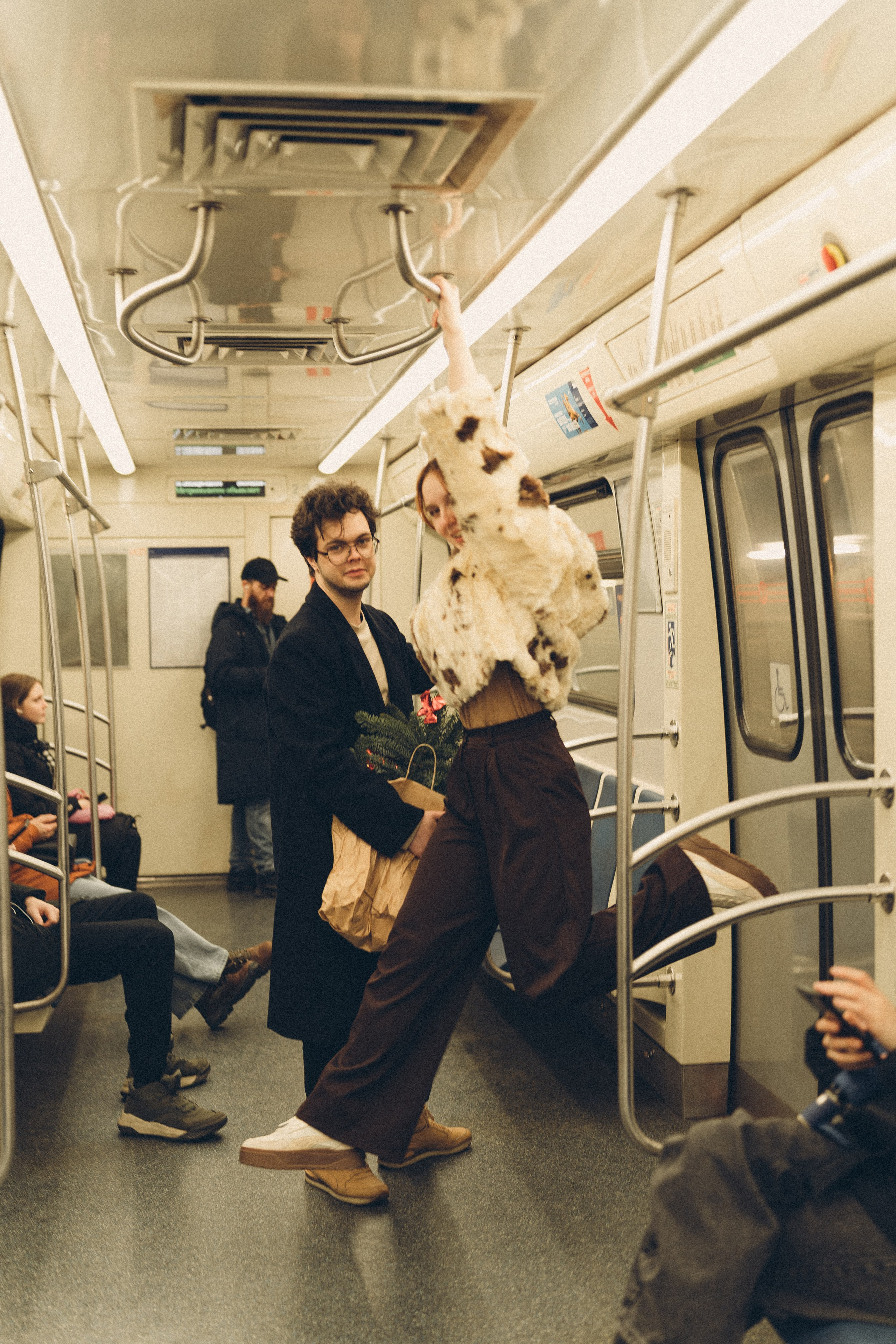 НОВОГОДНЯЯ ФОТОСЕСИИЯ ПАРЫ В МЕТРО ЛЮБОВЬ. Профессиональный фотограф, Санкт-Петербург — Виктория Богомолова