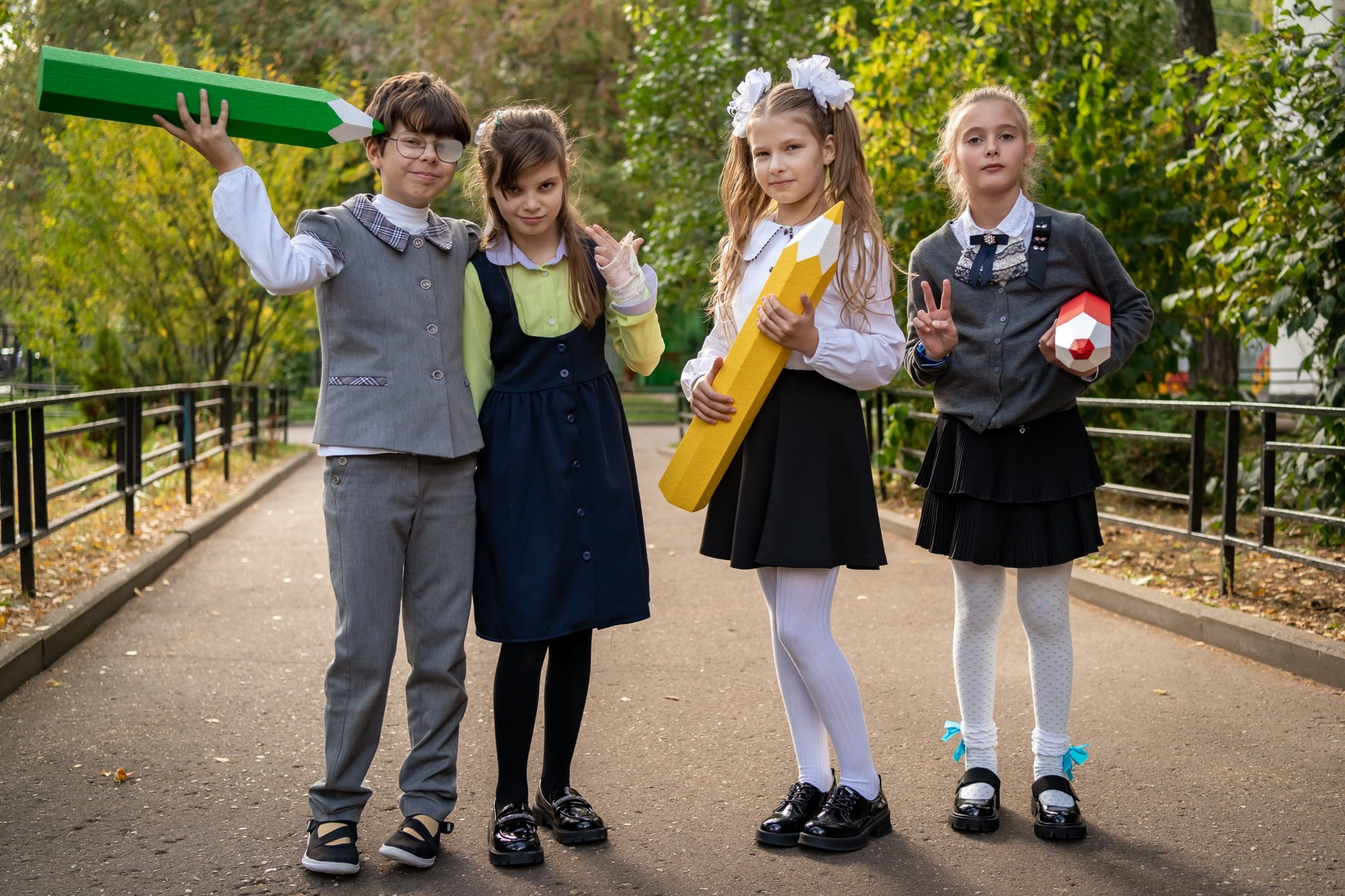 Выпускники начальной школы. Семейный фотограф Варвара Сорока в городе Москве