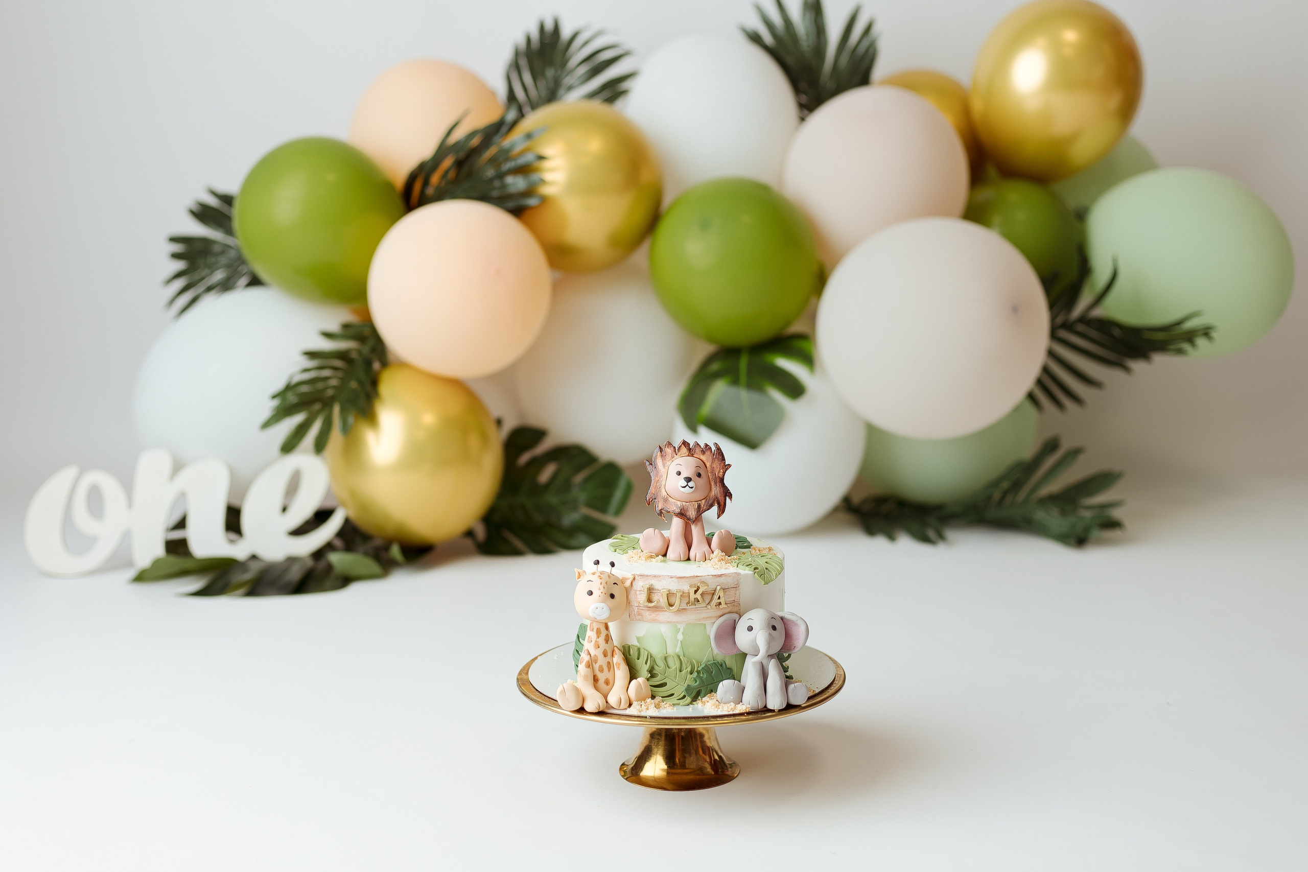 Праздничное оформление. Фотограф беременности, новорожденных Москва. годики под ключ