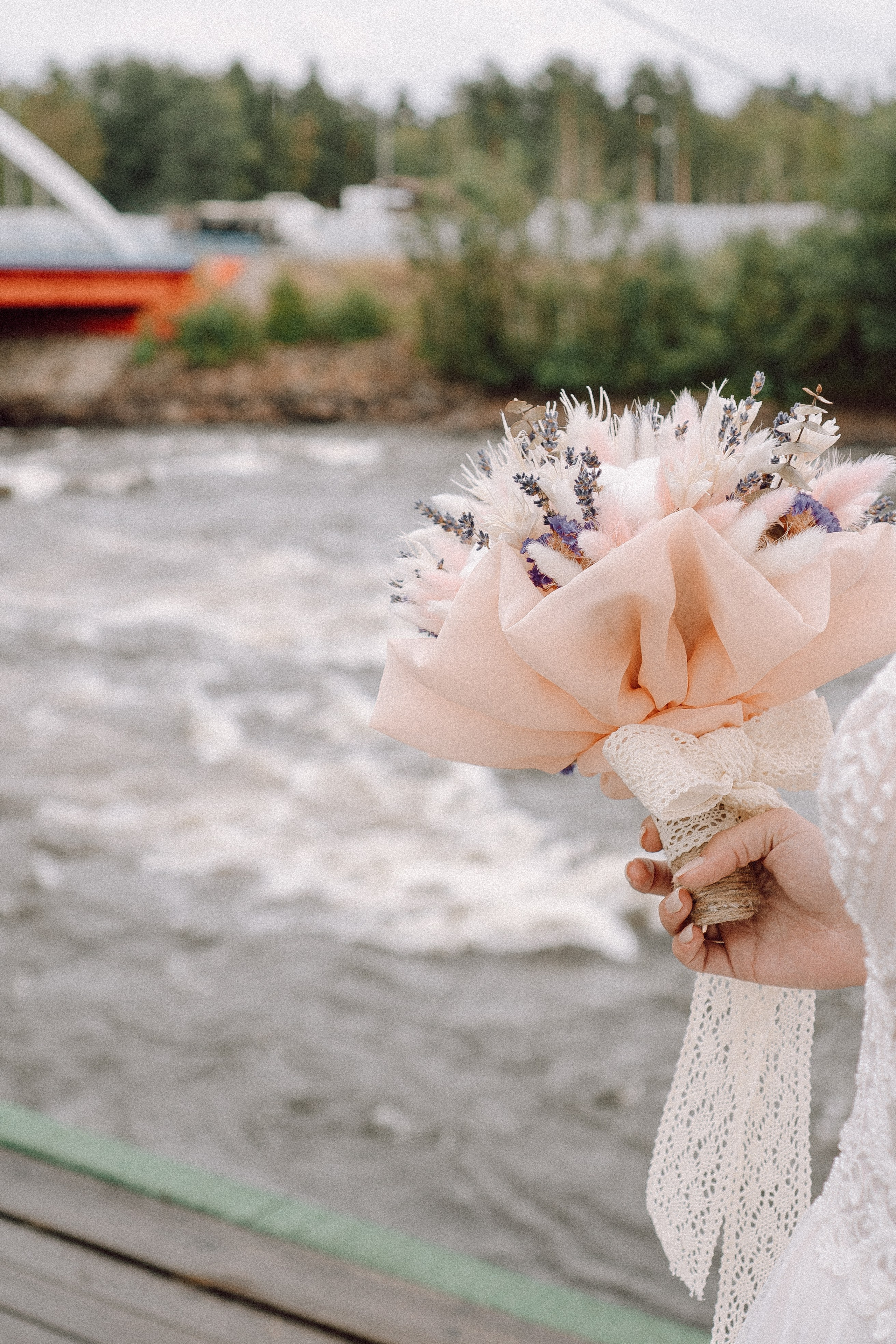 СВАДЕБНАЯ ФОТОСЕССИИЯ ПАРЫ В ГОРОДЕ ПРИОЗЕРСК В СОСНОВОМ ЛЕСУ И С ПИКАПОМ. Профессиональный фотограф, Санкт-Петербург — Виктория Богомолова