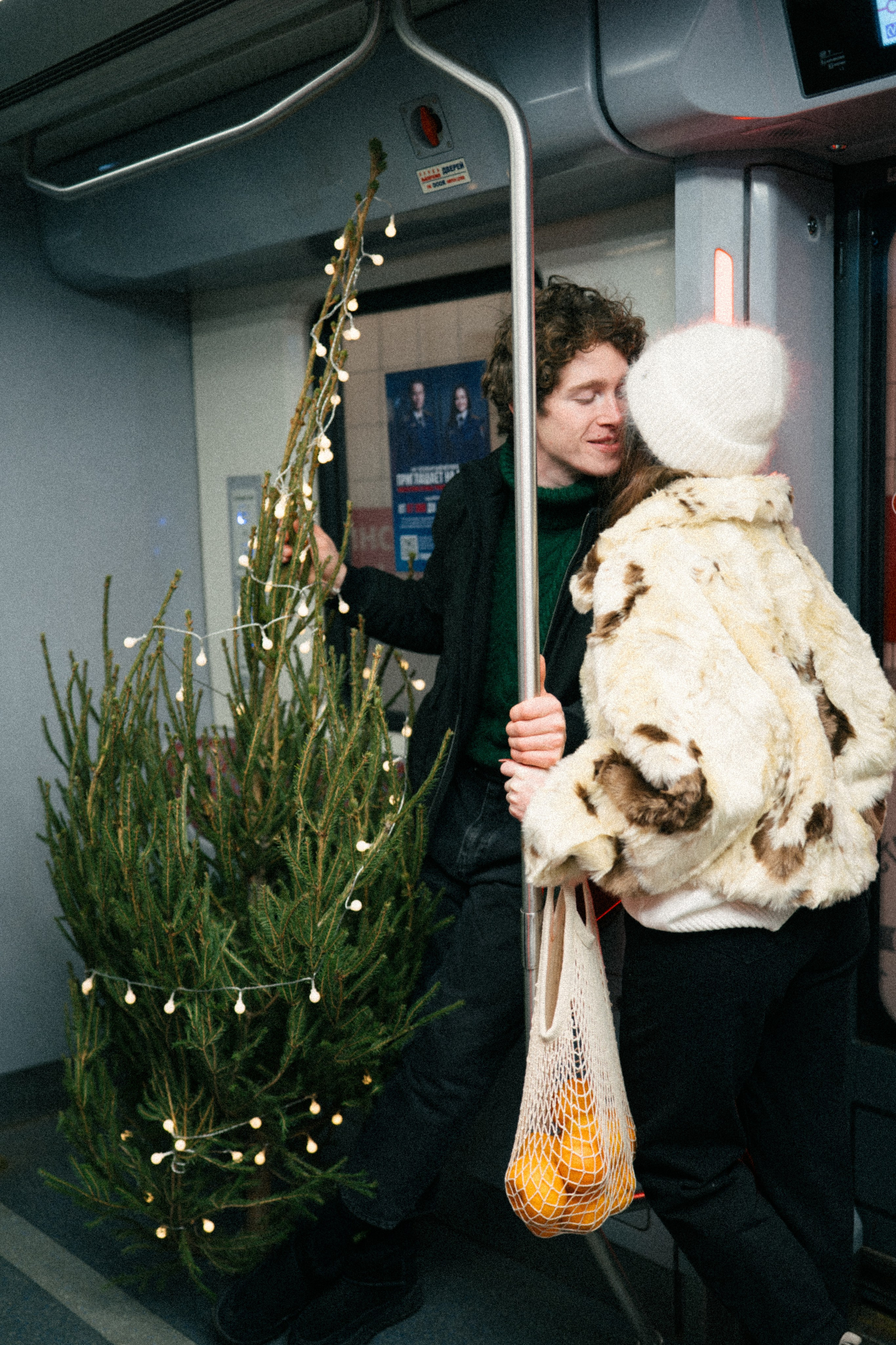 НОВОГОДНЯЯ ПРОГУЛКА ПАРЫ ПО ЧЕРНЫШЕВСКОЙ ПЕРЕД НОВЫМ ГОДОМ. Профессиональный фотограф, Санкт-Петербург — Виктория Богомолова