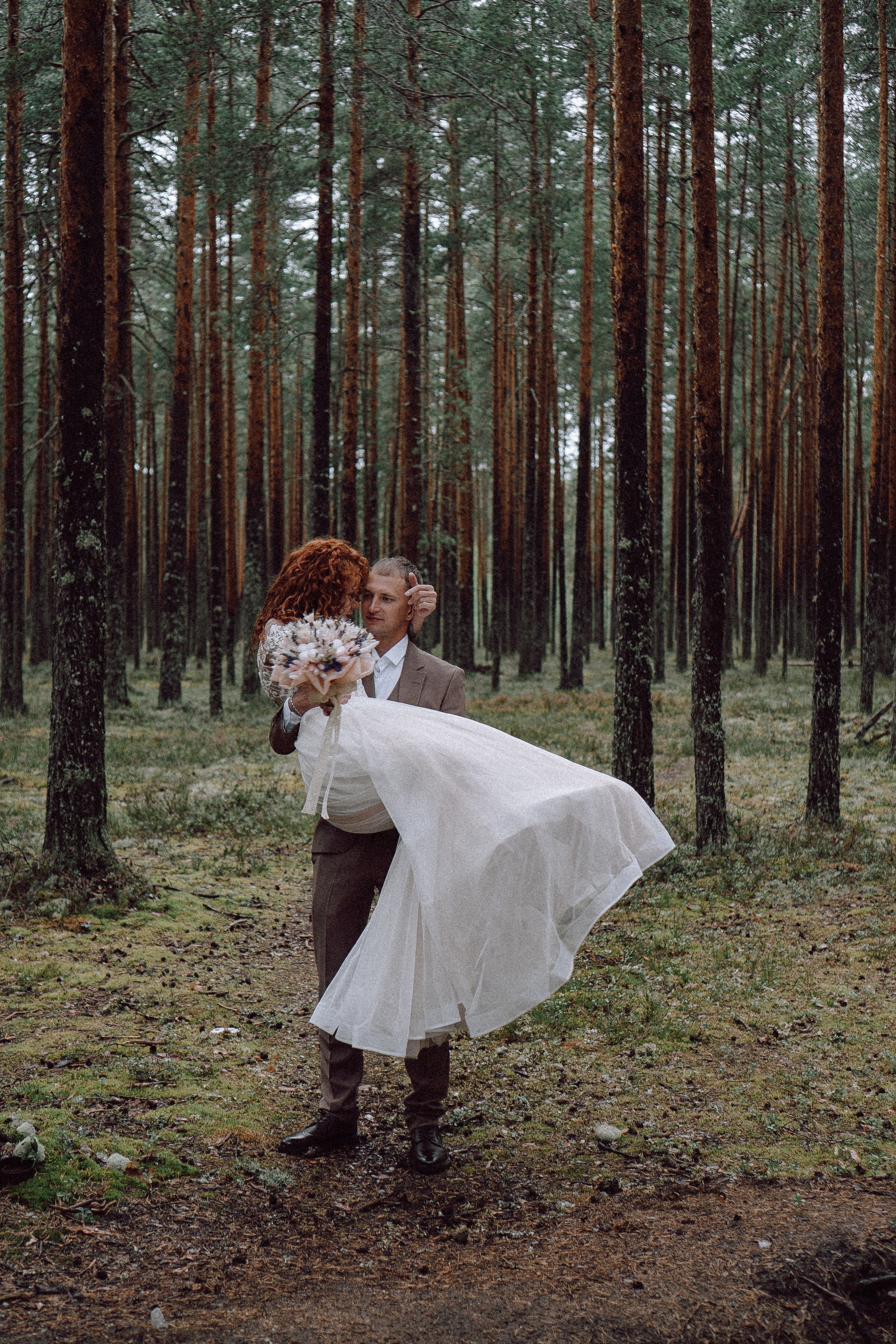 СВАДЕБНАЯ ФОТОСЕССИИЯ ПАРЫ В ГОРОДЕ ПРИОЗЕРСК В СОСНОВОМ ЛЕСУ И С ПИКАПОМ. Профессиональный фотограф, Санкт-Петербург — Виктория Богомолова