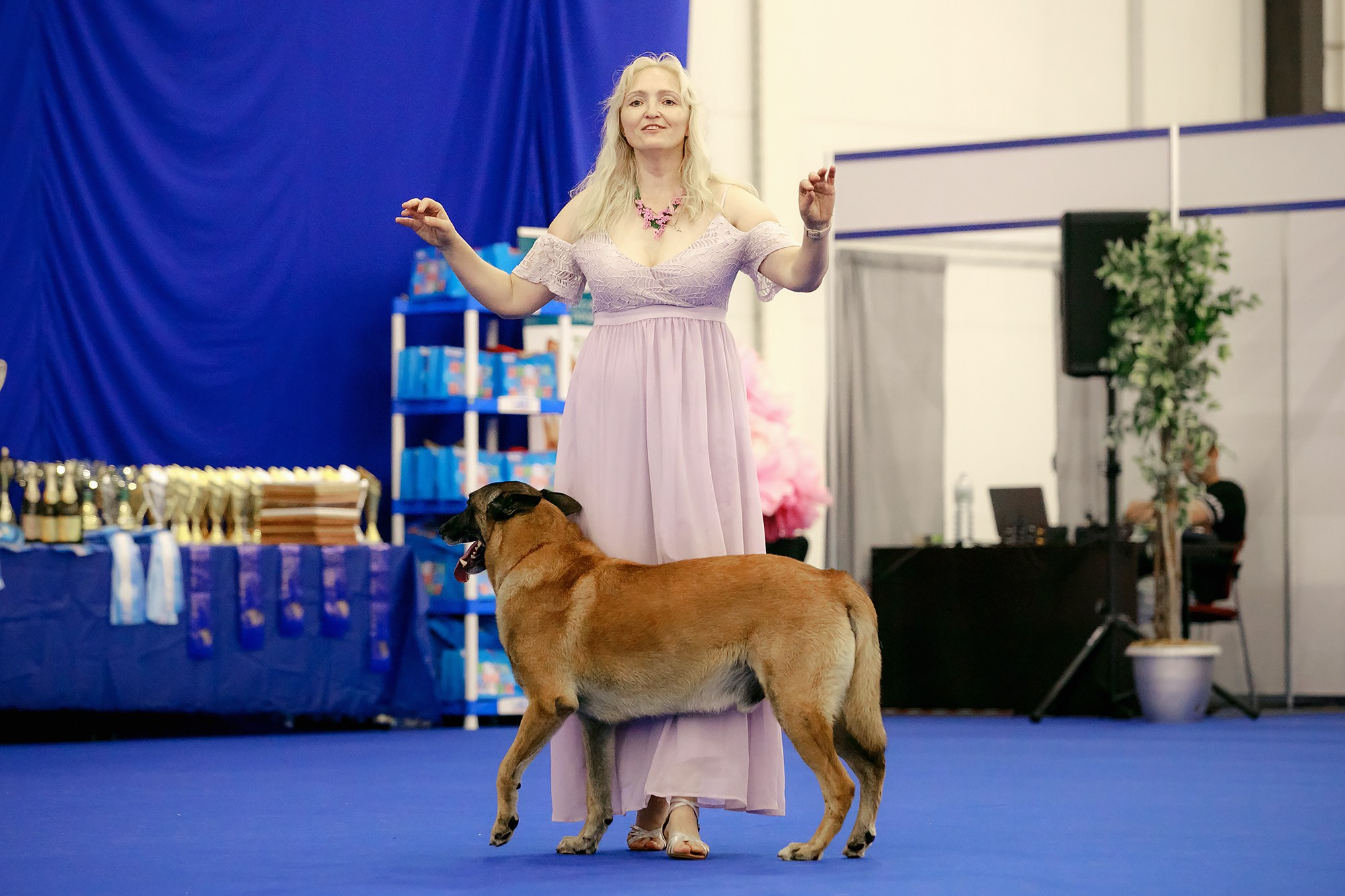 Танцы на выставке «Зоошоу», СПб. Фотограф-анималист Mary Mart — Москва, Питер
