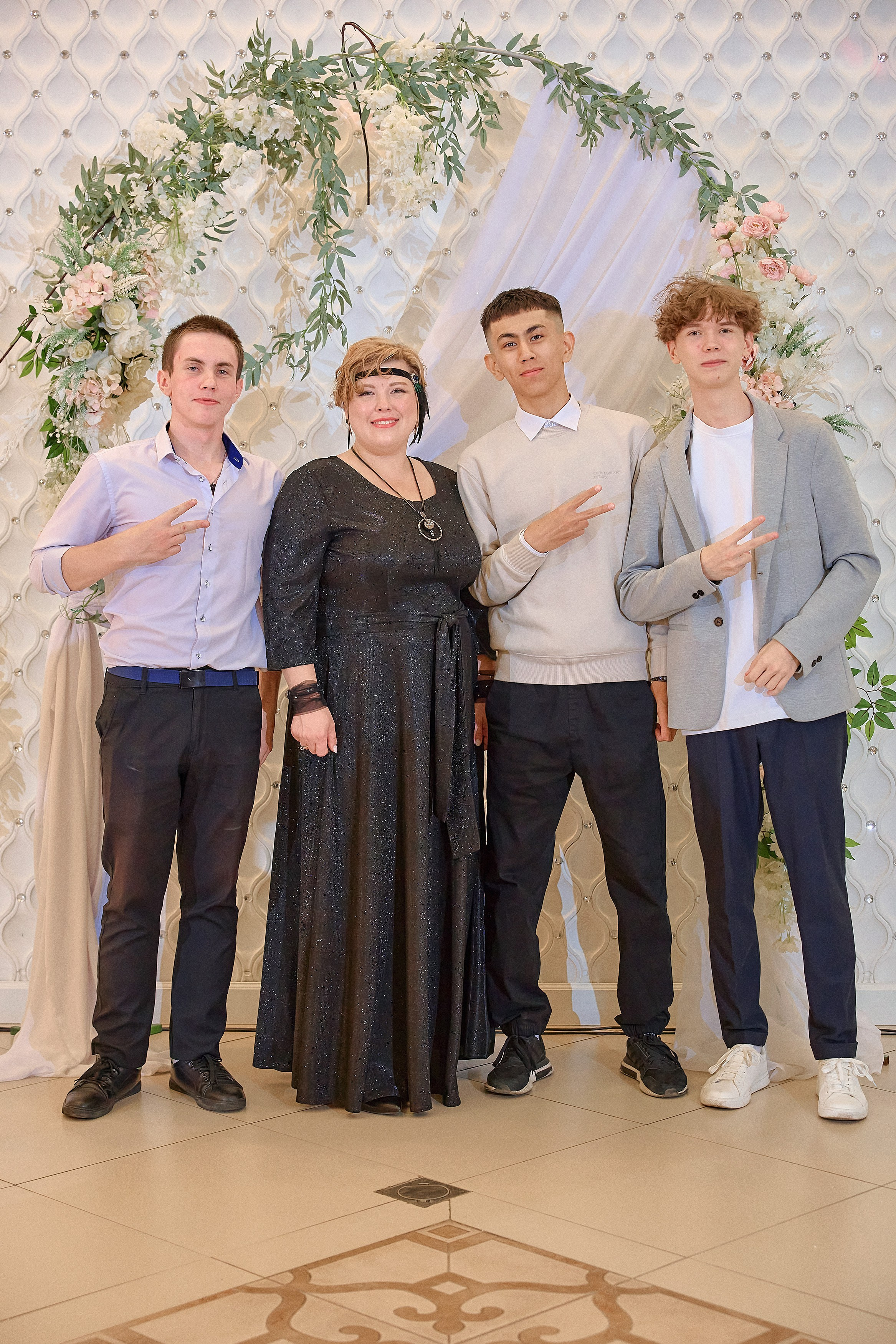 Портфолио репортажной фотосъёмки: Выпускной в ресторане «Император». Фотограф Яковлев Роман — Красноярск