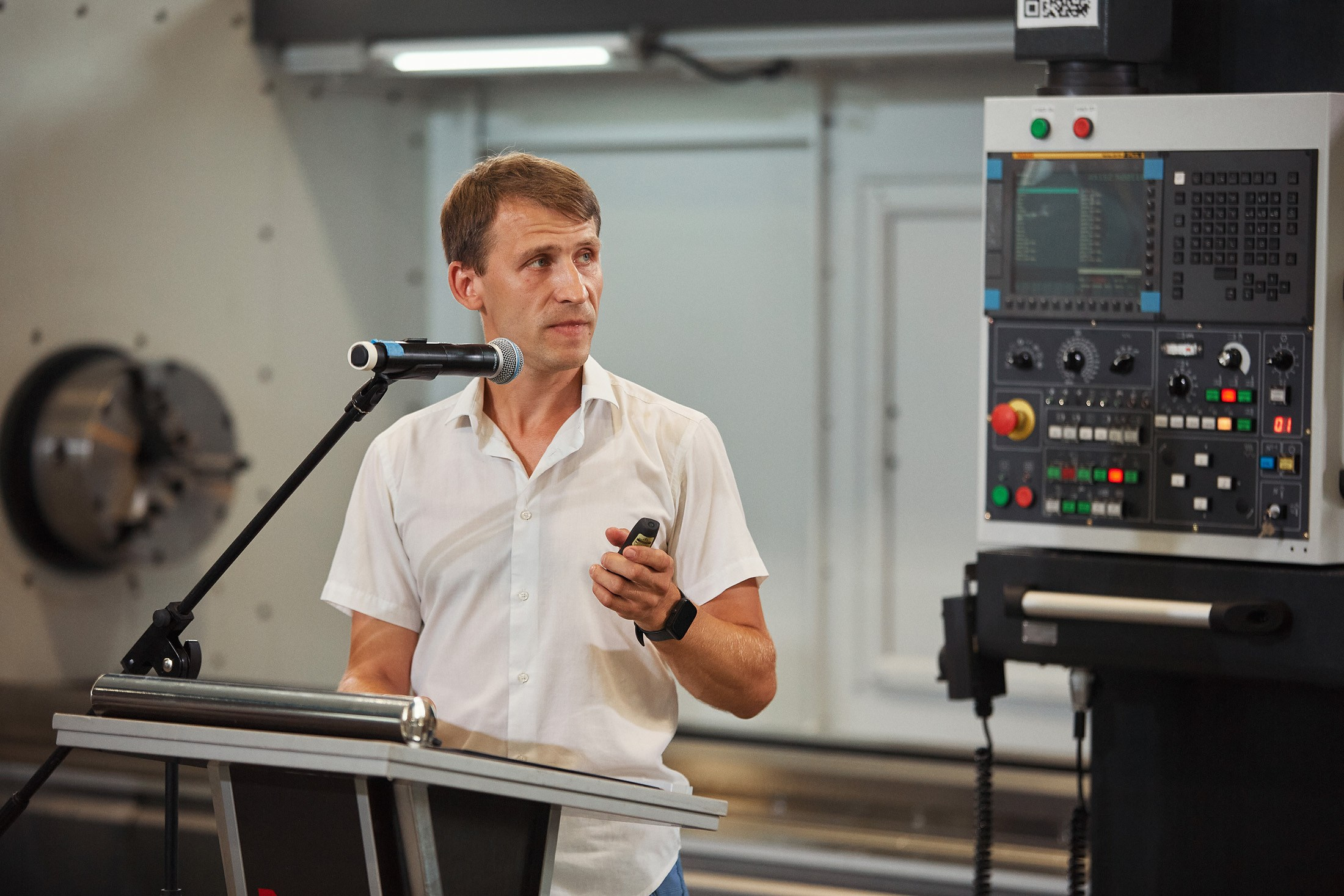 EMG / Международный форум / Презентация нового высокоточного станка. Антон Артюшин, портретный фотограф. Москва