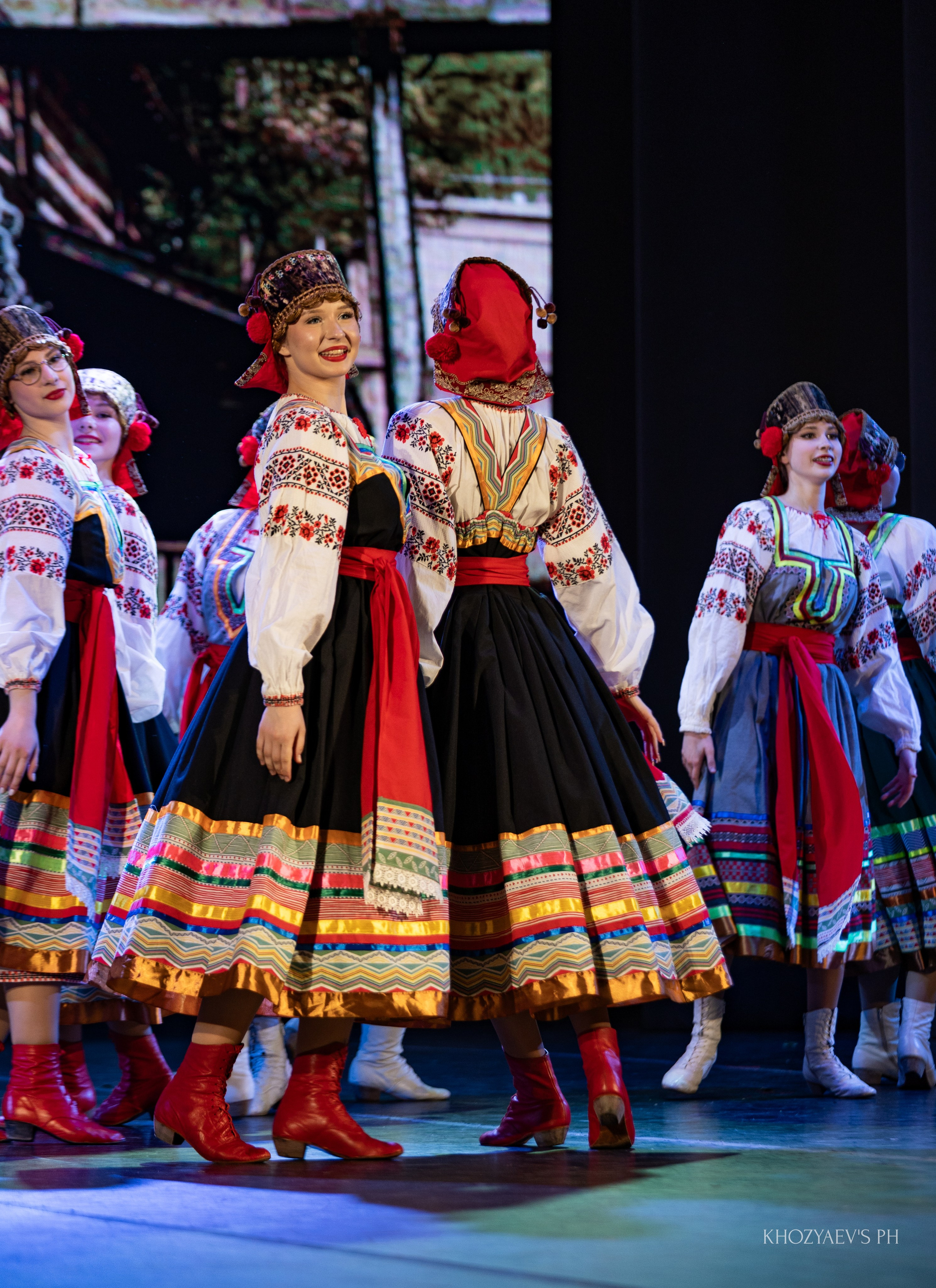 Отчетный концерт Ансамбля танца «Вольный Ветер». Фотограф в Нижнем Новгороде, Дзержинске Олеся Хозяева