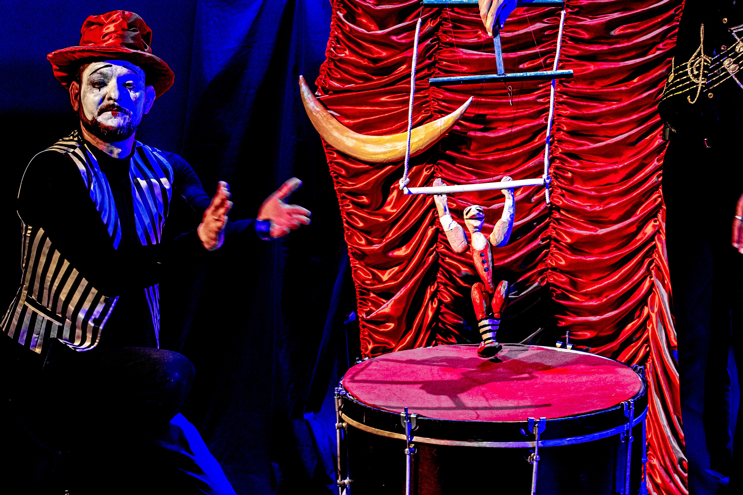 Цирк из Саквояжа спектакль театра САКВОЯЖ. Фотограф в Сочи Юрий Шептаев