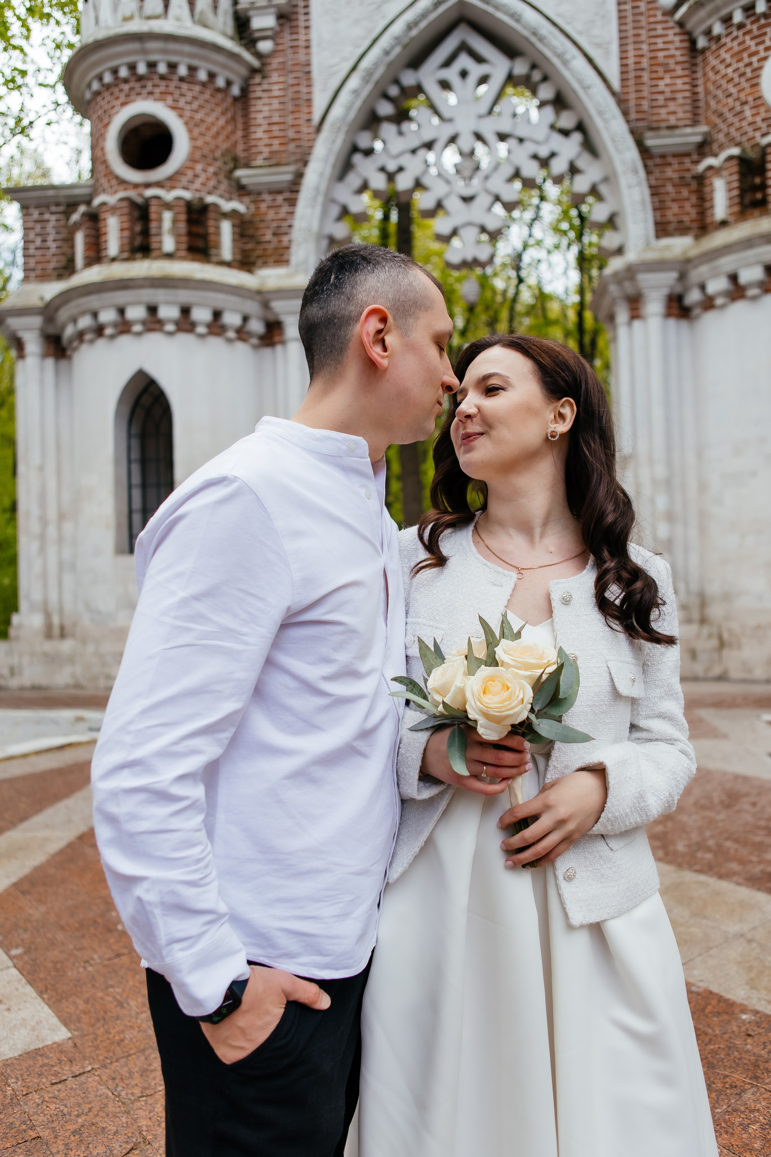 Свадебная фотопрогулка в музее заповеднике Царицыно. Свадебный фотограф в Москве