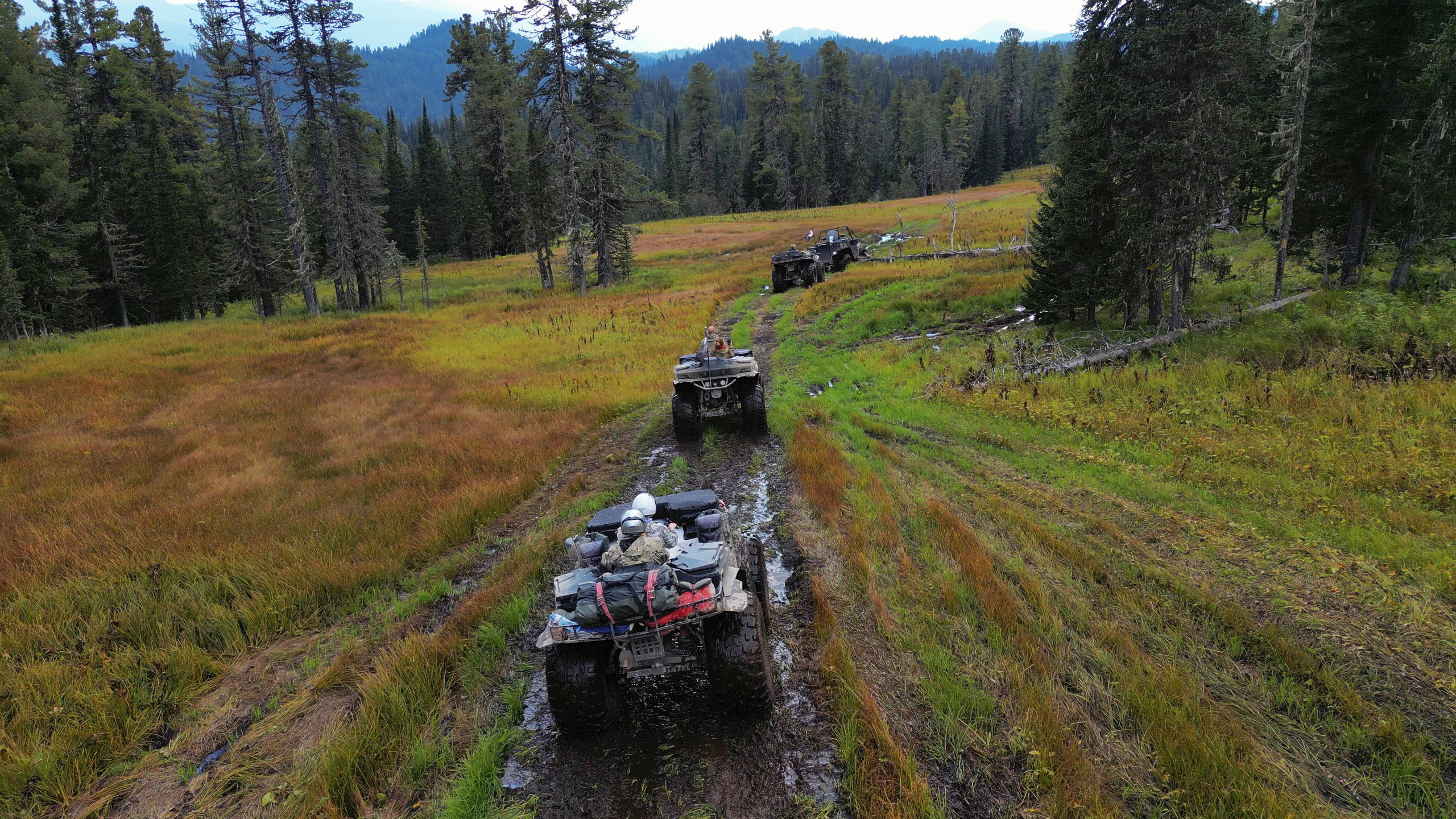 Видеосъемка в походе, - фотограф, оператор с экшен камерой и дроном, съемка в движении по бездорожью