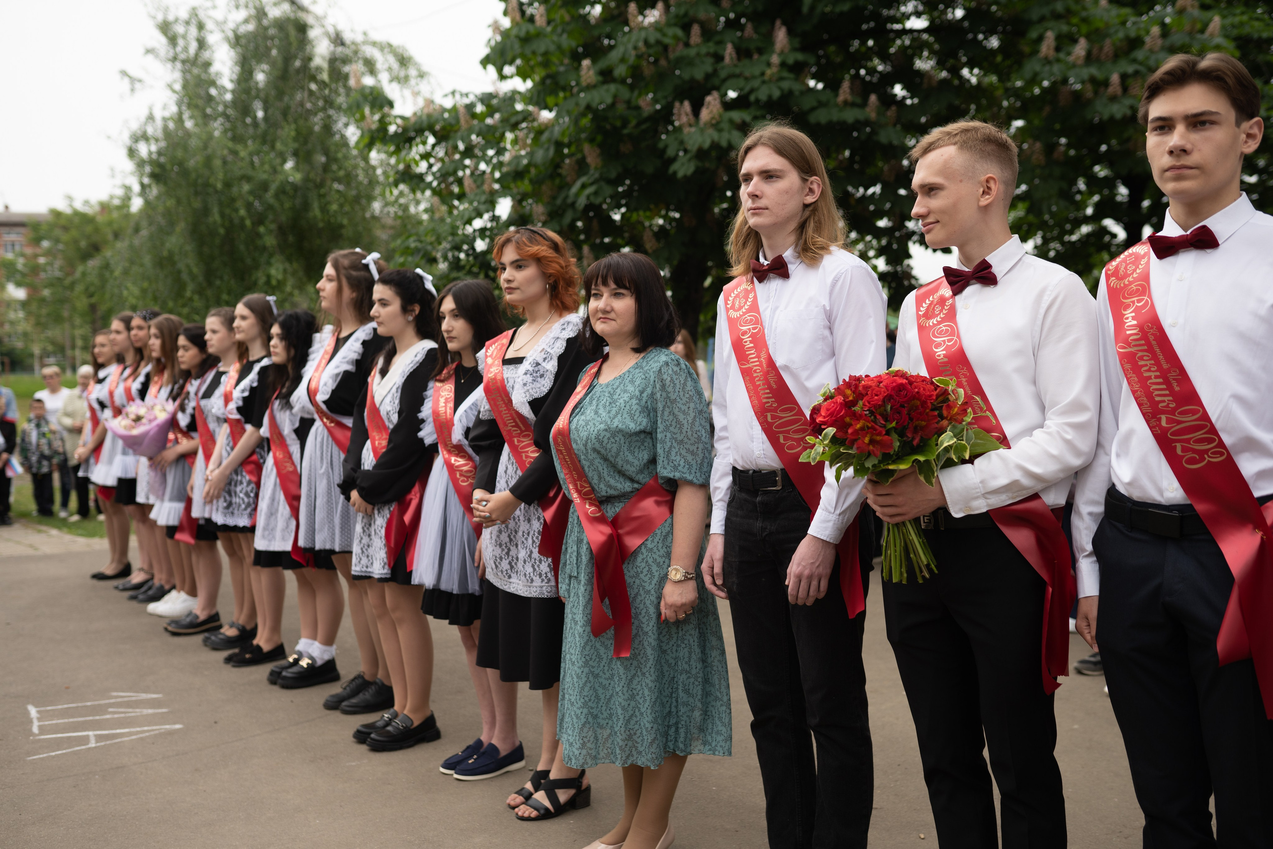 Последний звонок (СШ 77). Выпускные альбомы «Поколение» в городе Краснодар
