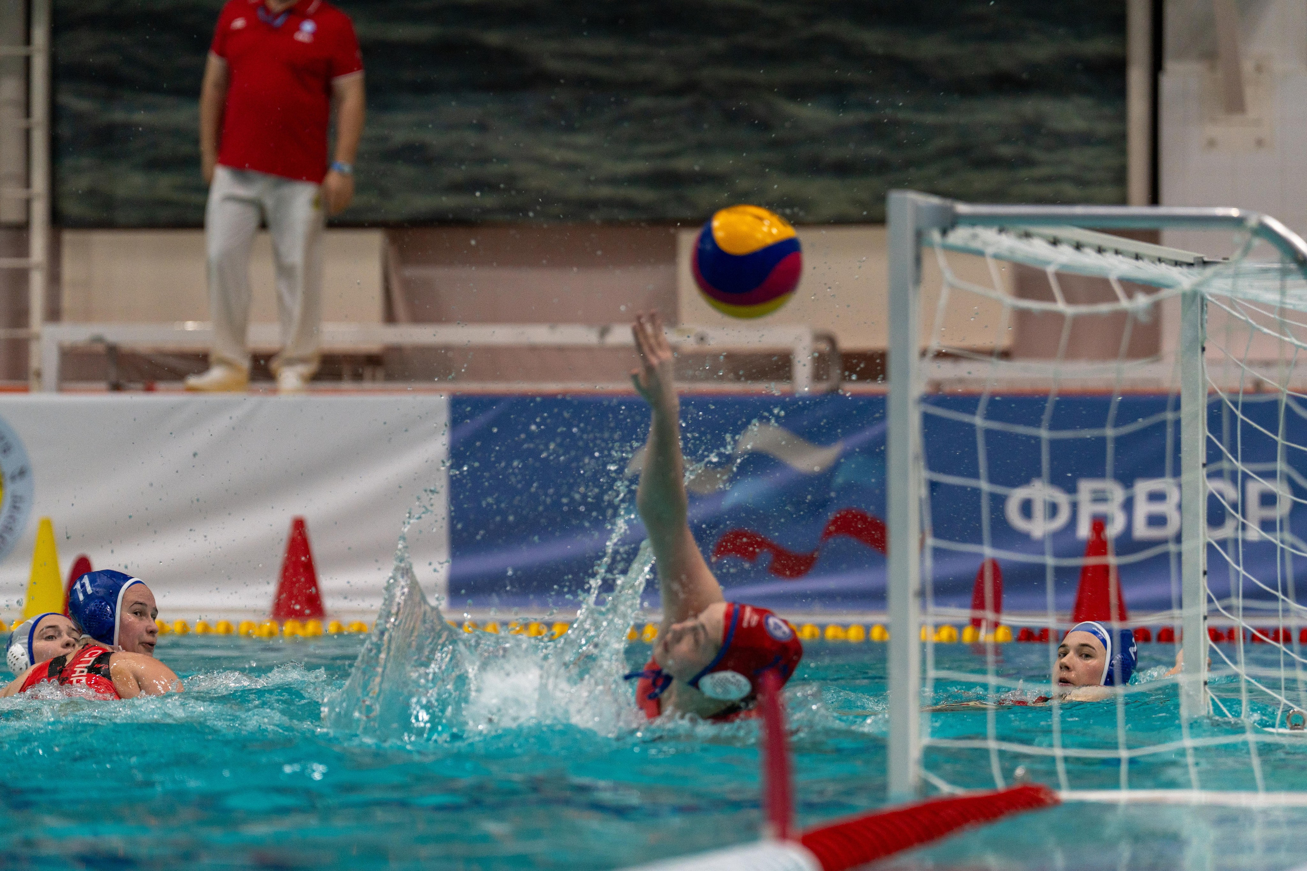 Репортажная фотография атаки женской команды Диана на ЦВВС «Невская волна» – спортивный фотограф Санкт-Петербург