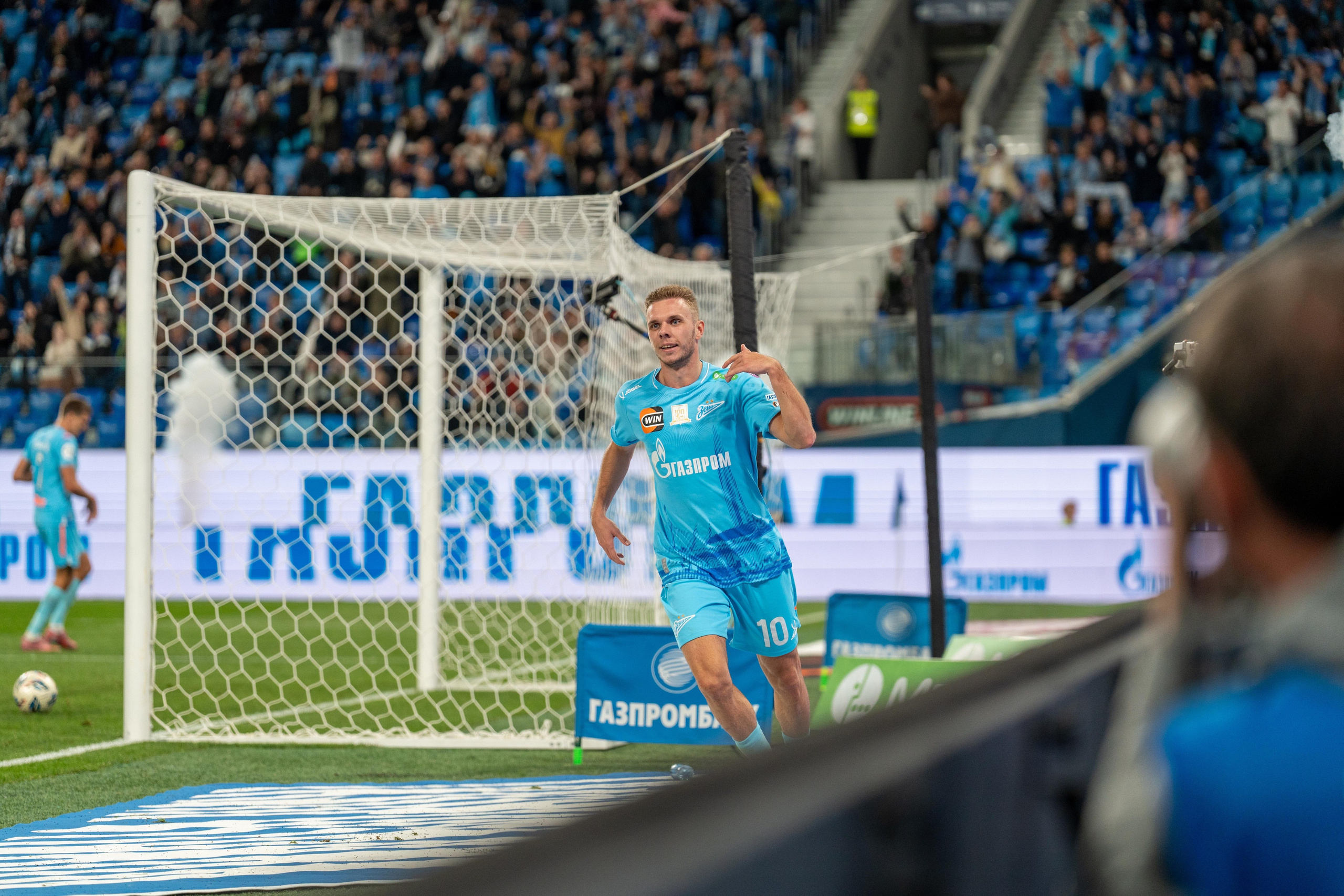 Репортажная спортивная съемка футбольного матча Зенит – Оренбург на Газпром Арене в Санкт-Петербурге