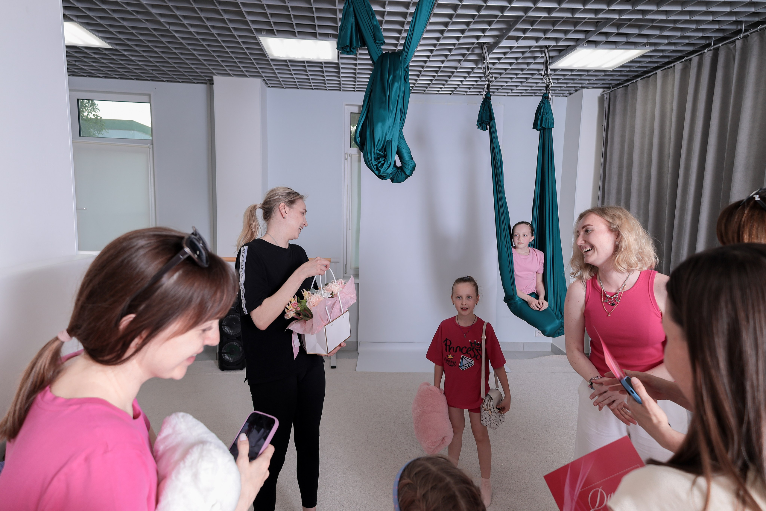 Детская аэройога. Фотограф Надршина Лилия