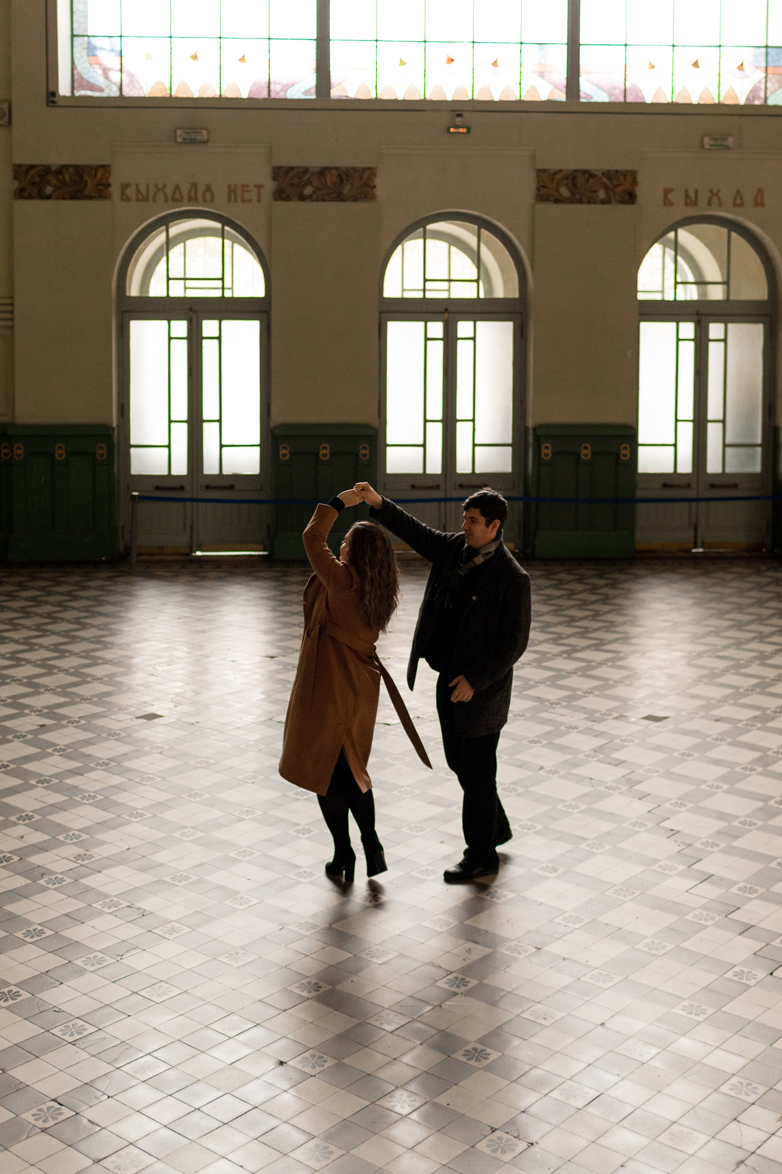 Фотосессия на Витебском вокзале. Свадебный фотограф Кирилл Белый