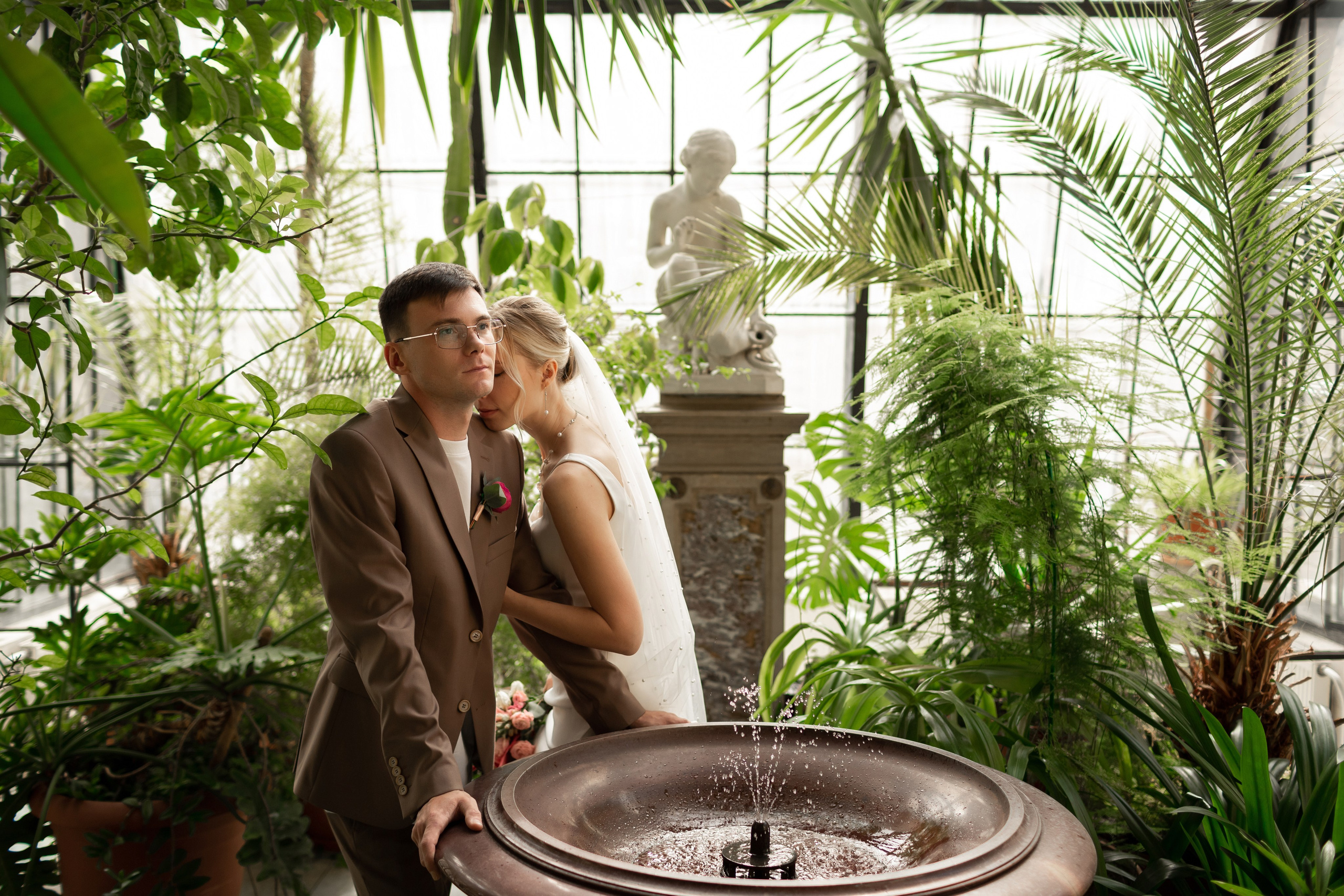 Свадебная фотосессия во дворцах Петербурга. Свадебный фотограф Кирилл Белый