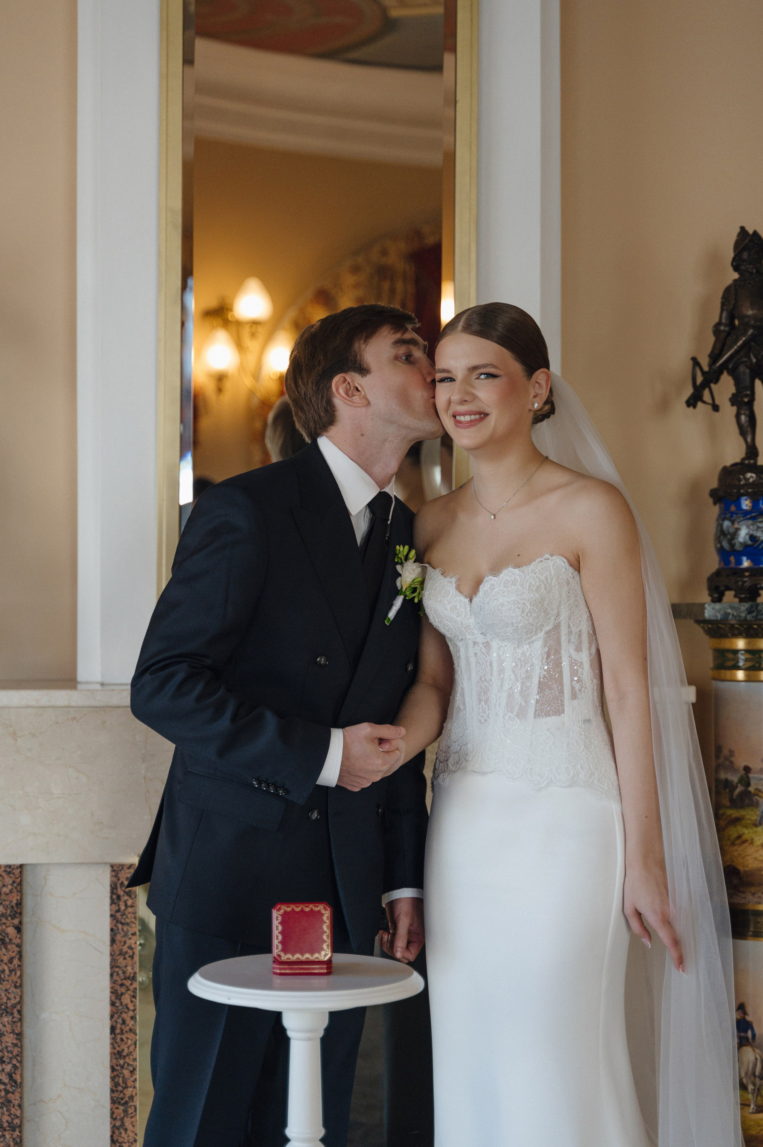 Дмитрий и Луиза. Гостиница Националь и ресторан Белуга. Свадебный фотограф Москва и Санкт-Петербург. Анастасия Чудина