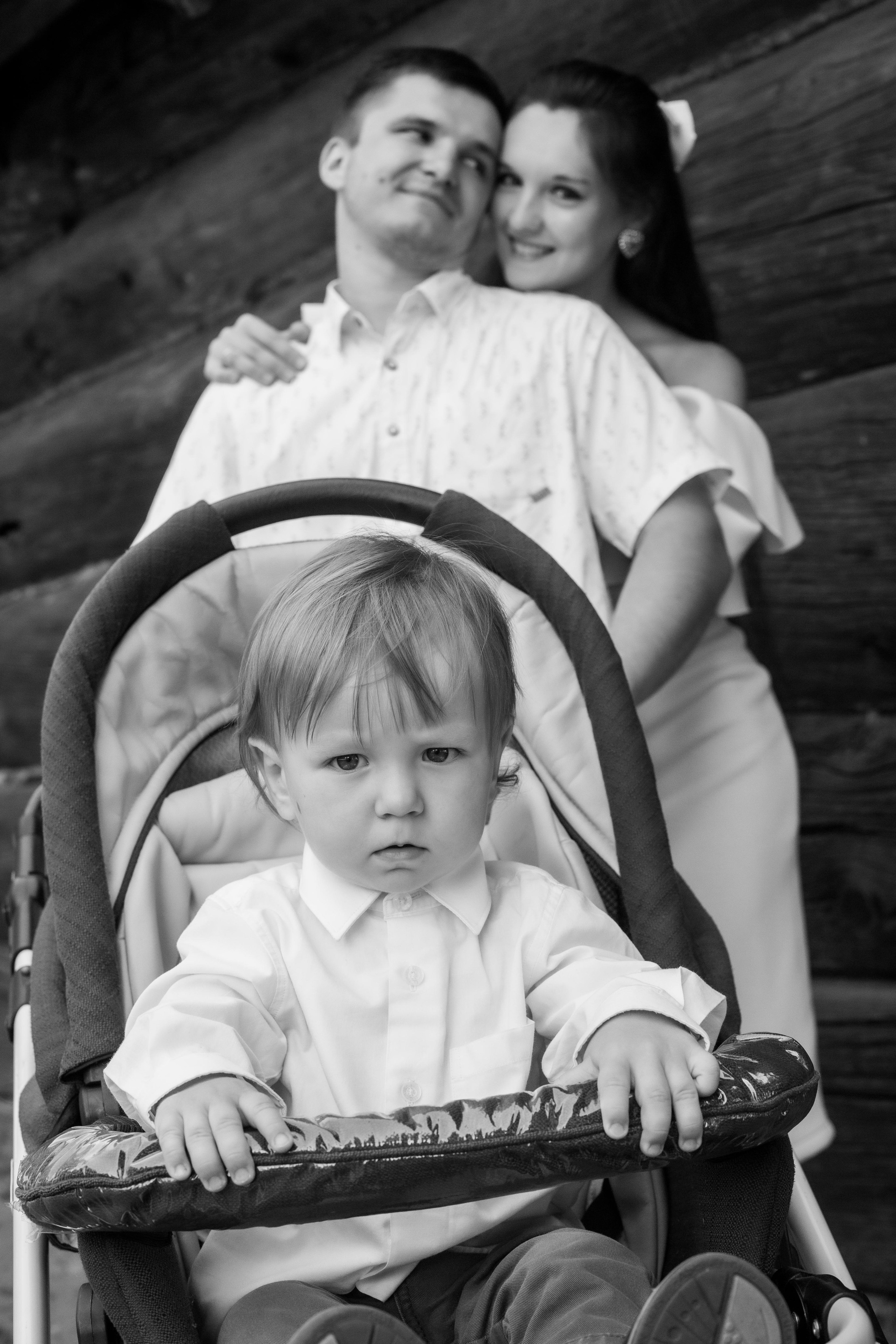 На годовщину свадьбы лучший подарок это семейная фотосессия, записаться к фотографу Павлу Короткову на странице сайта через мессенджер