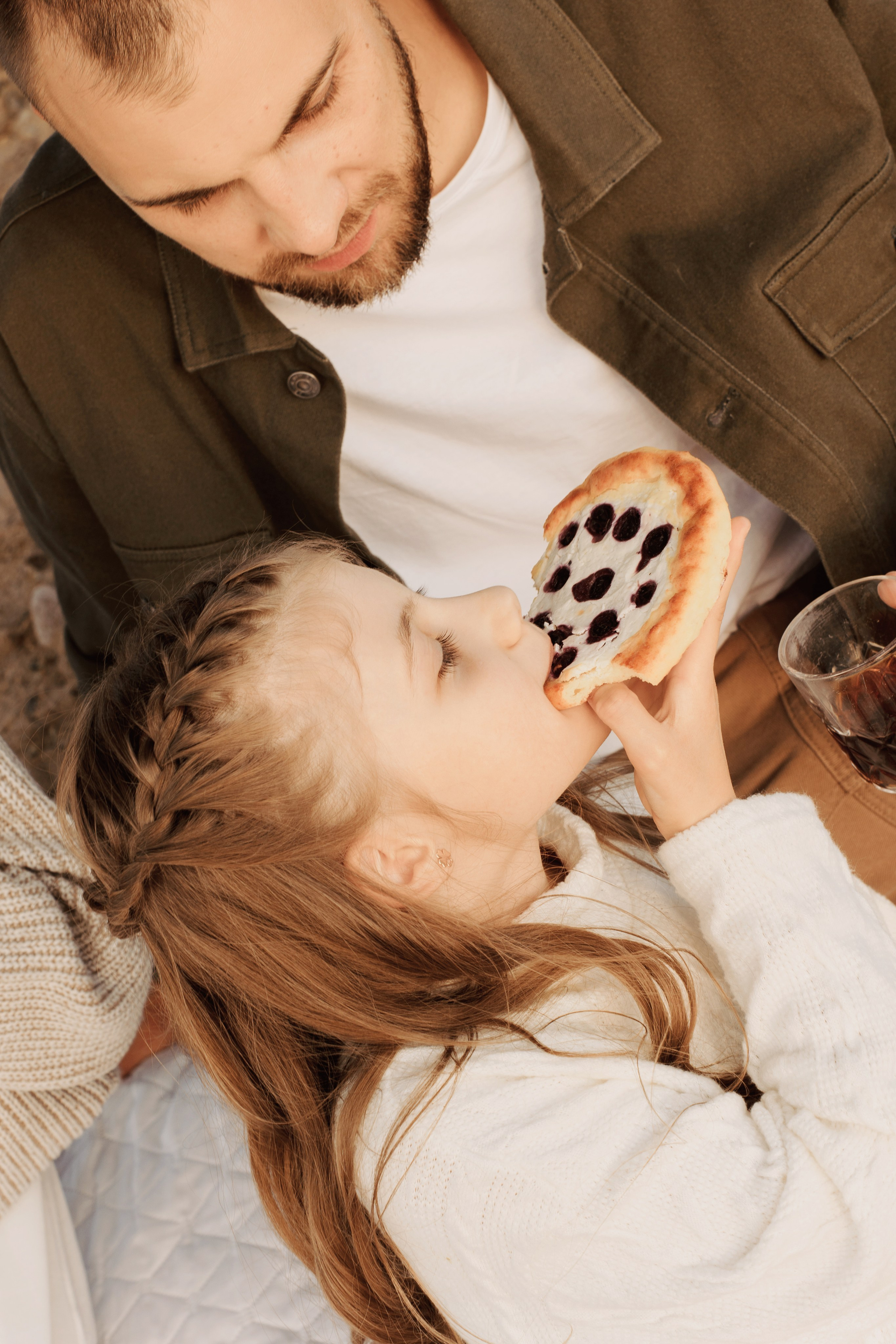 Весеннее тепло семьи на берегу Минского моря. Ваш семейный фотограф в Минске — Вика Трегубова