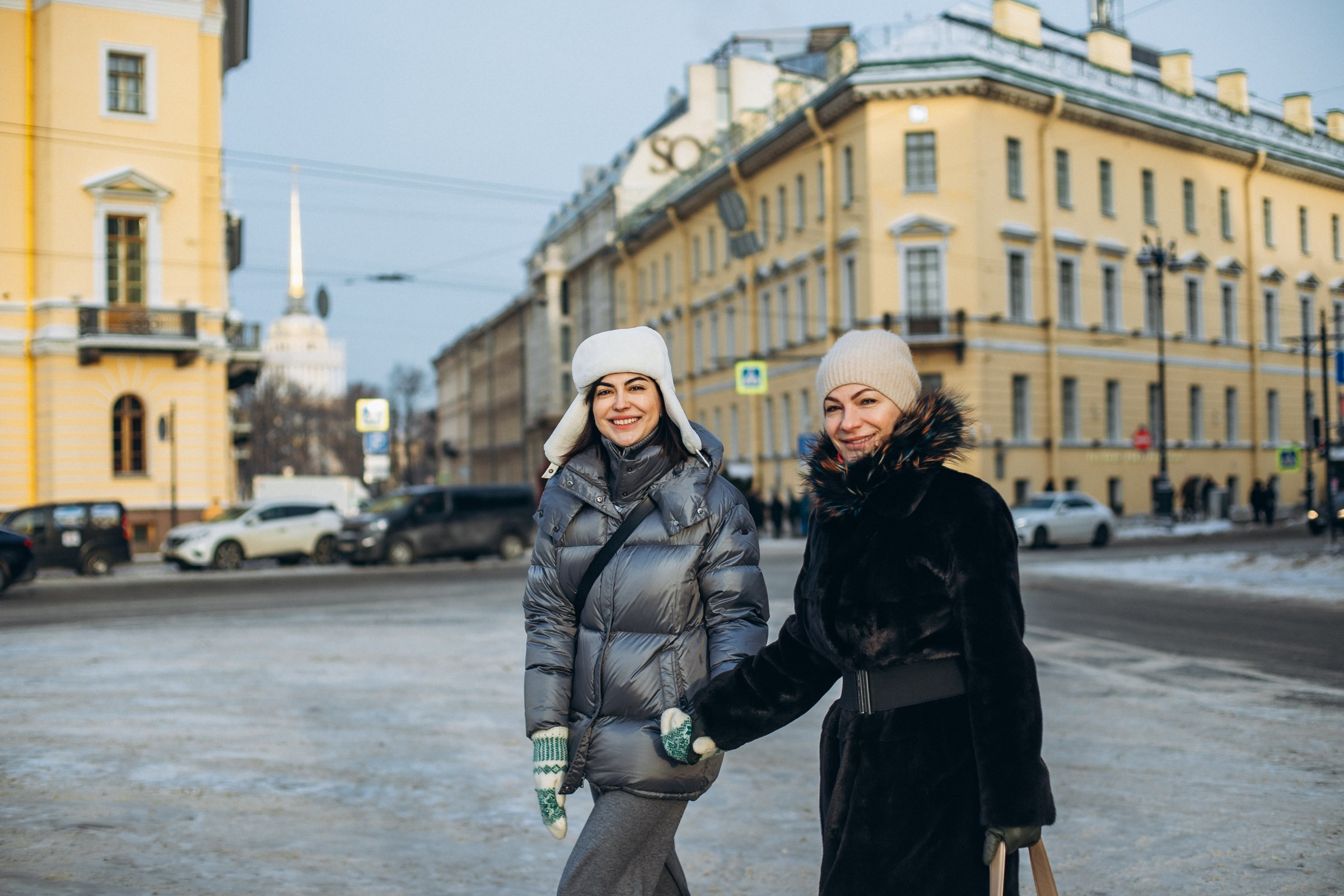 Мария с мамой в январе. Фотопрогулка в Петербурге. Индивидуальный и семейный фотограф в Санкт-Петербурге