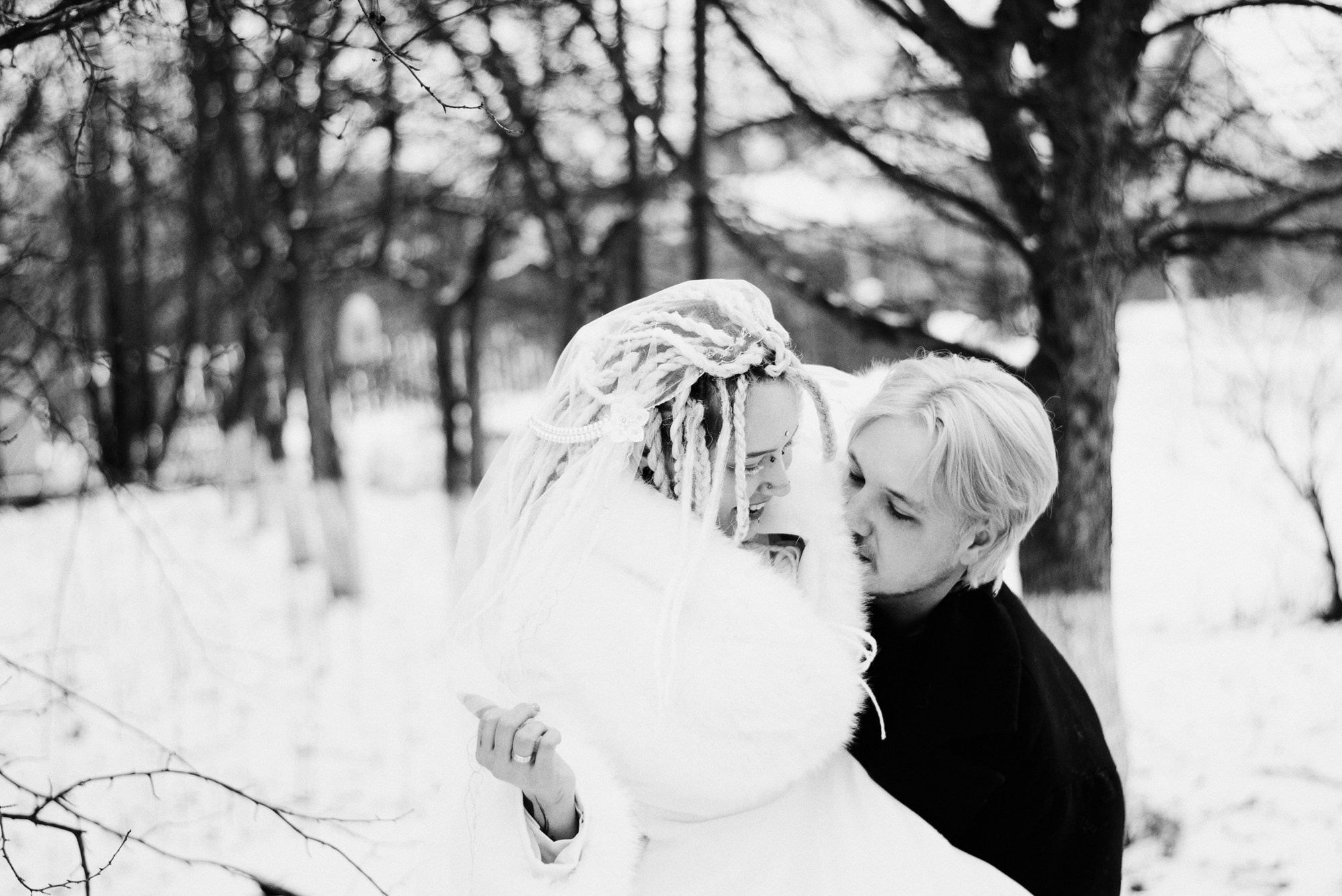 Свадьба для двоих в Тюмени — фотосессия в ЗАГСе, кафе и отеле. Портретный фотограф Тюмень Дарья Мустафина