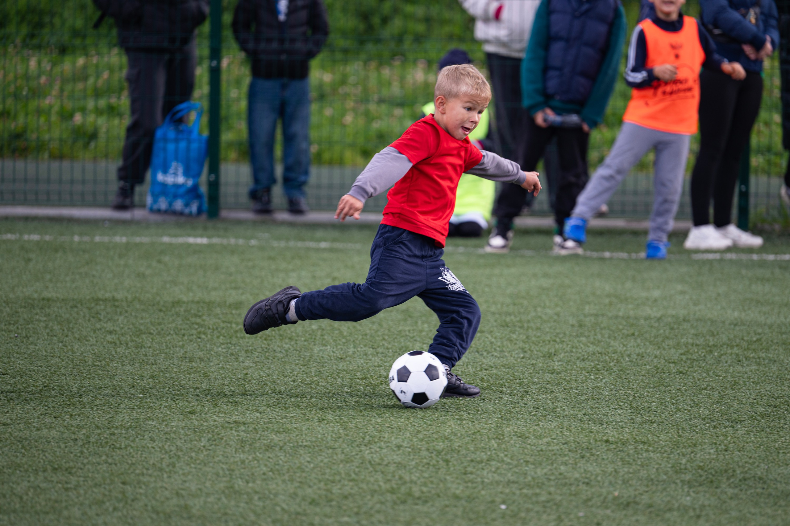 Детский футбол. Республика Татарстан, Высокогорский район, с. Высокая Гора. Свадебный фотограф в Казани, и Зеленодольске Радик Мухаметов