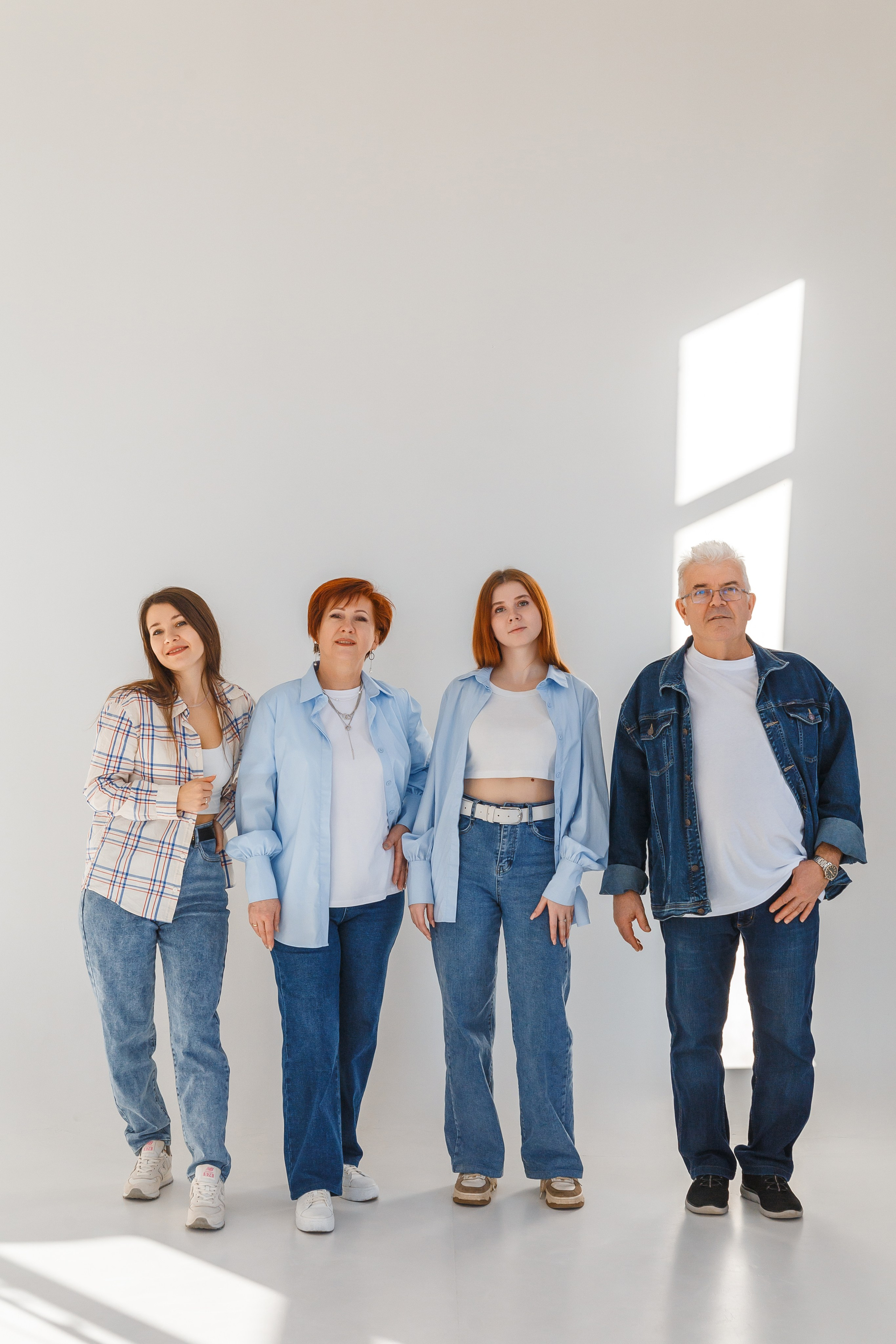 Рождественская встреча Синицыных в студии. Событийный фотограф Максим Бескоровайновнов