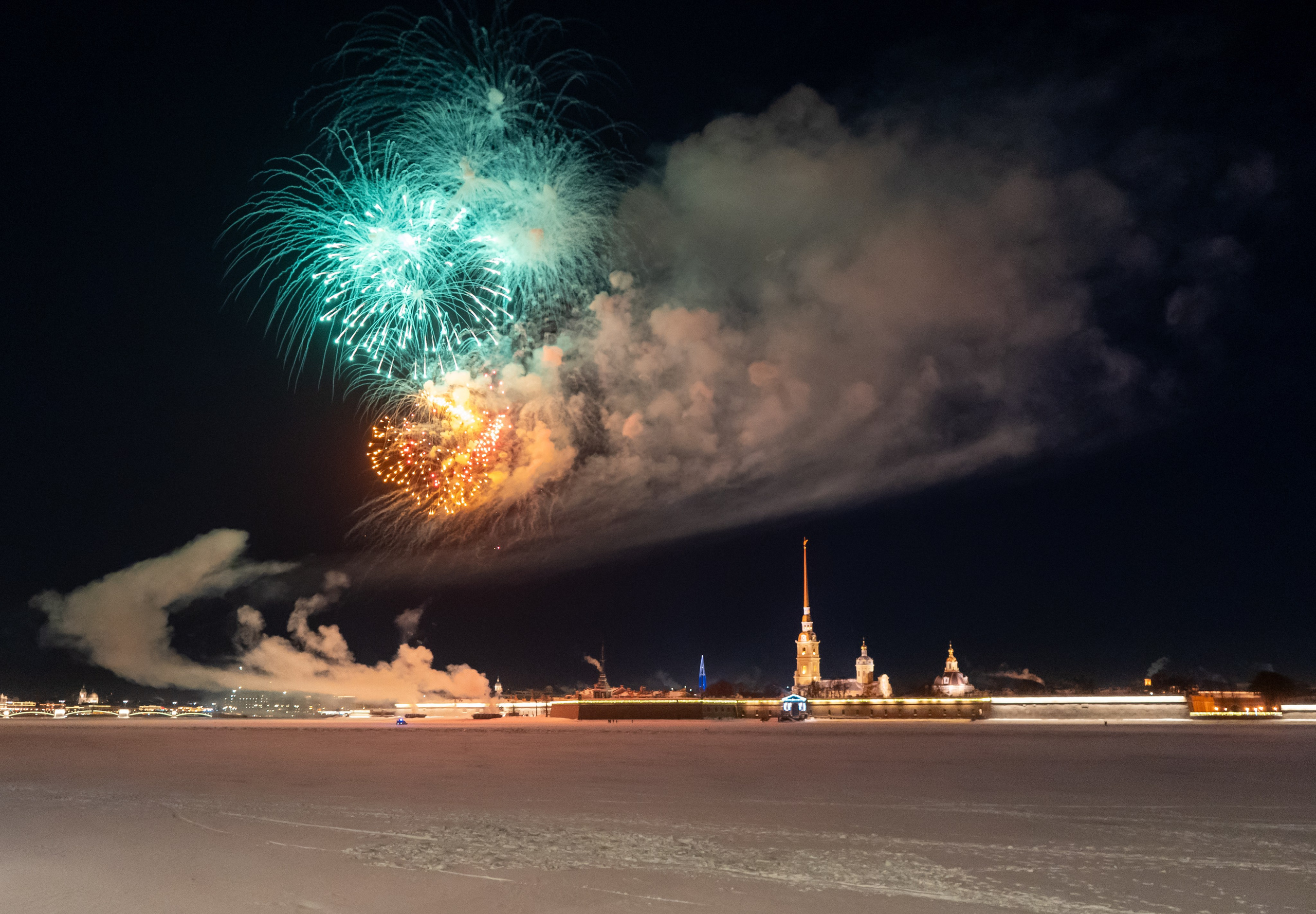 Праздничный салют в честь Дня защитника Отечества. Главная