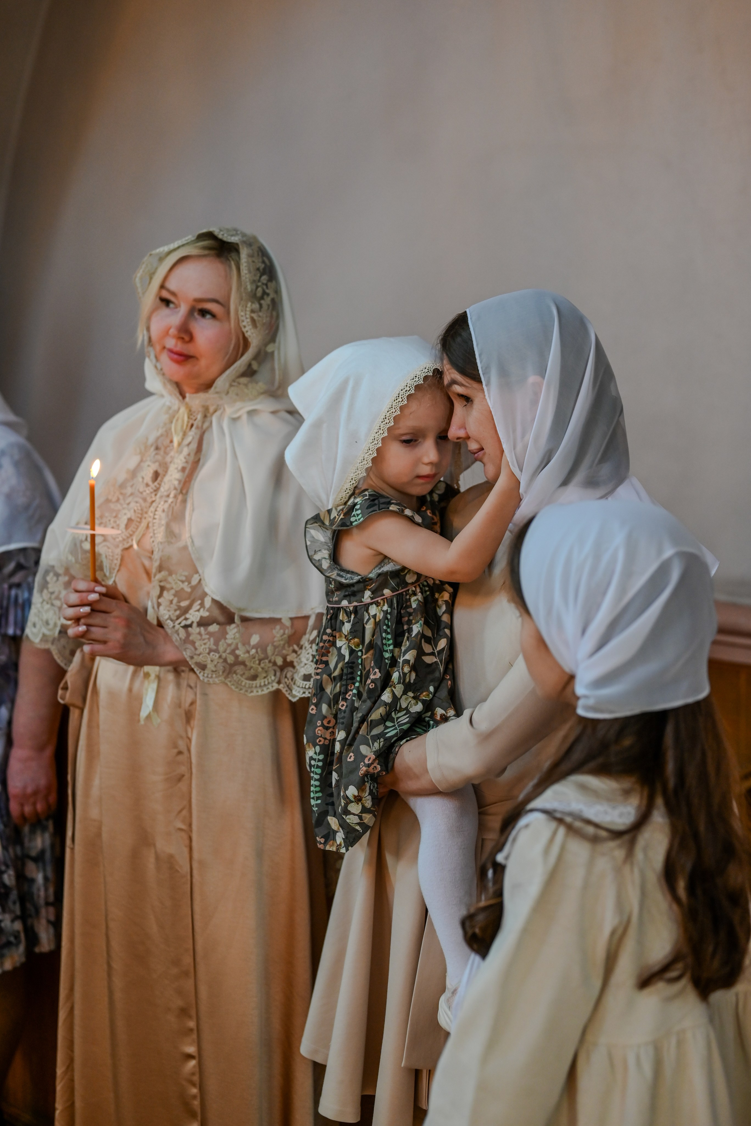Крещение мама Анна. Семейный и детский фотограф Москва