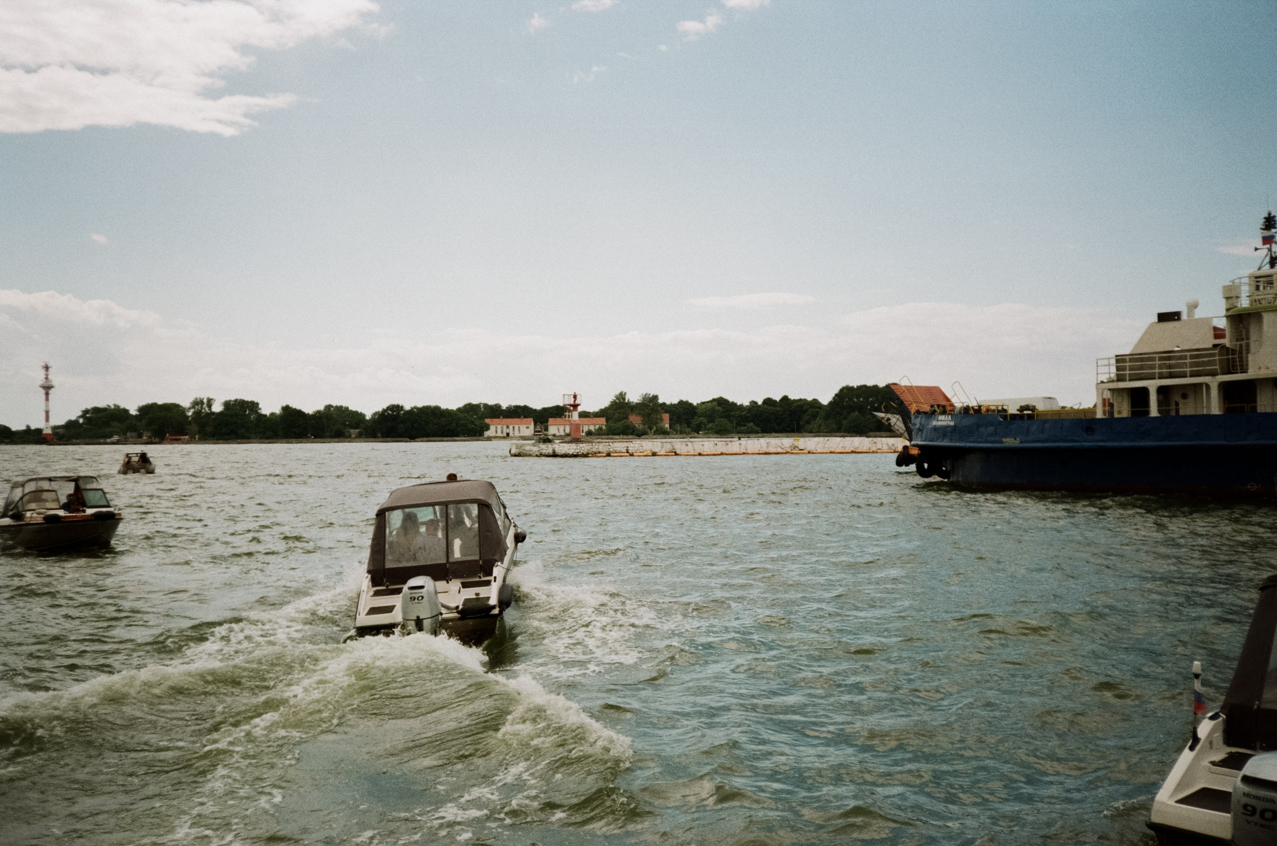 Танцующий лес на Куршской косе. Маяк и корабли в Балтийске. Фотограф-документалист Мария Осокина