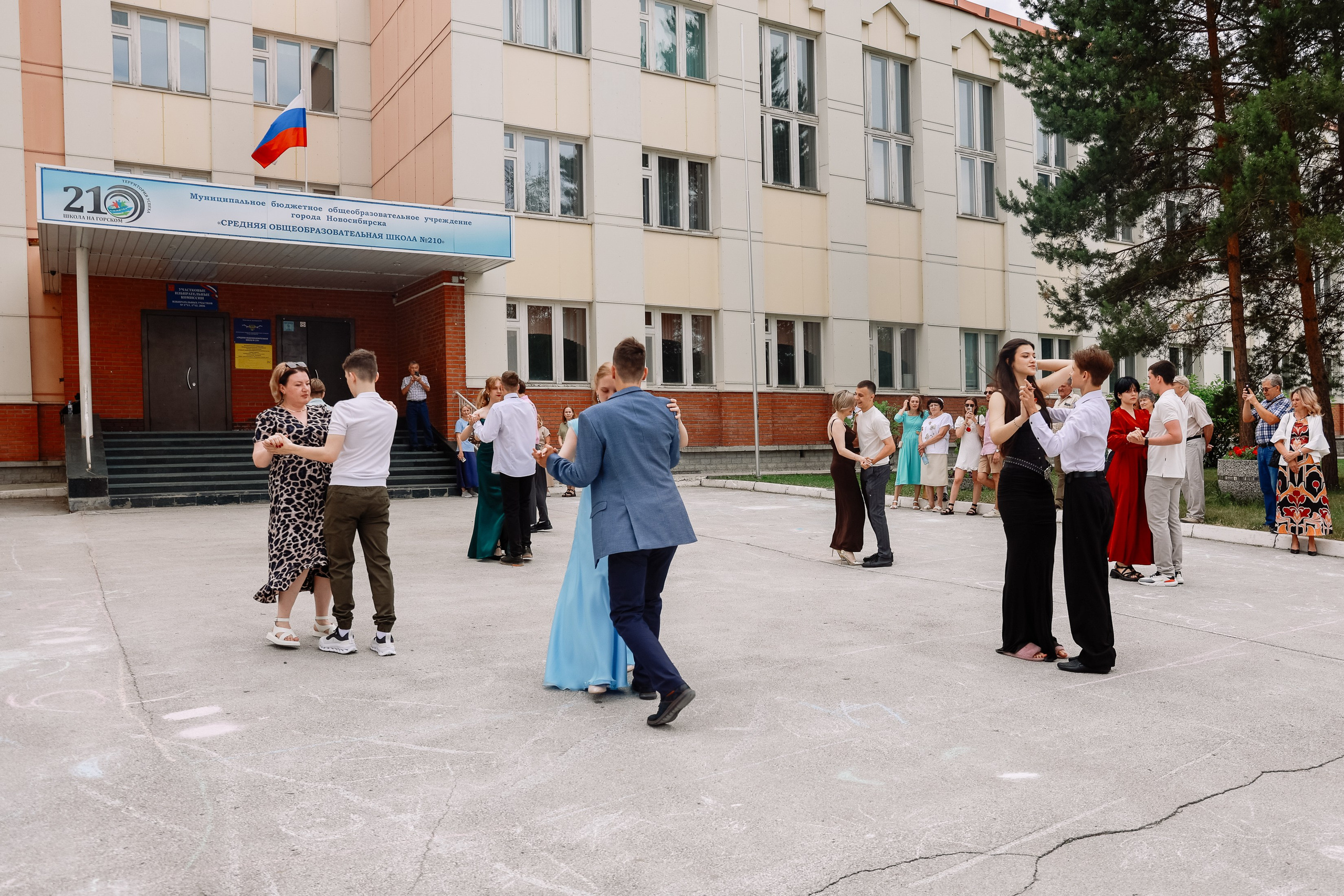 Выдача Аттестатов школа 210. Фотограф Юлия Мальцева
