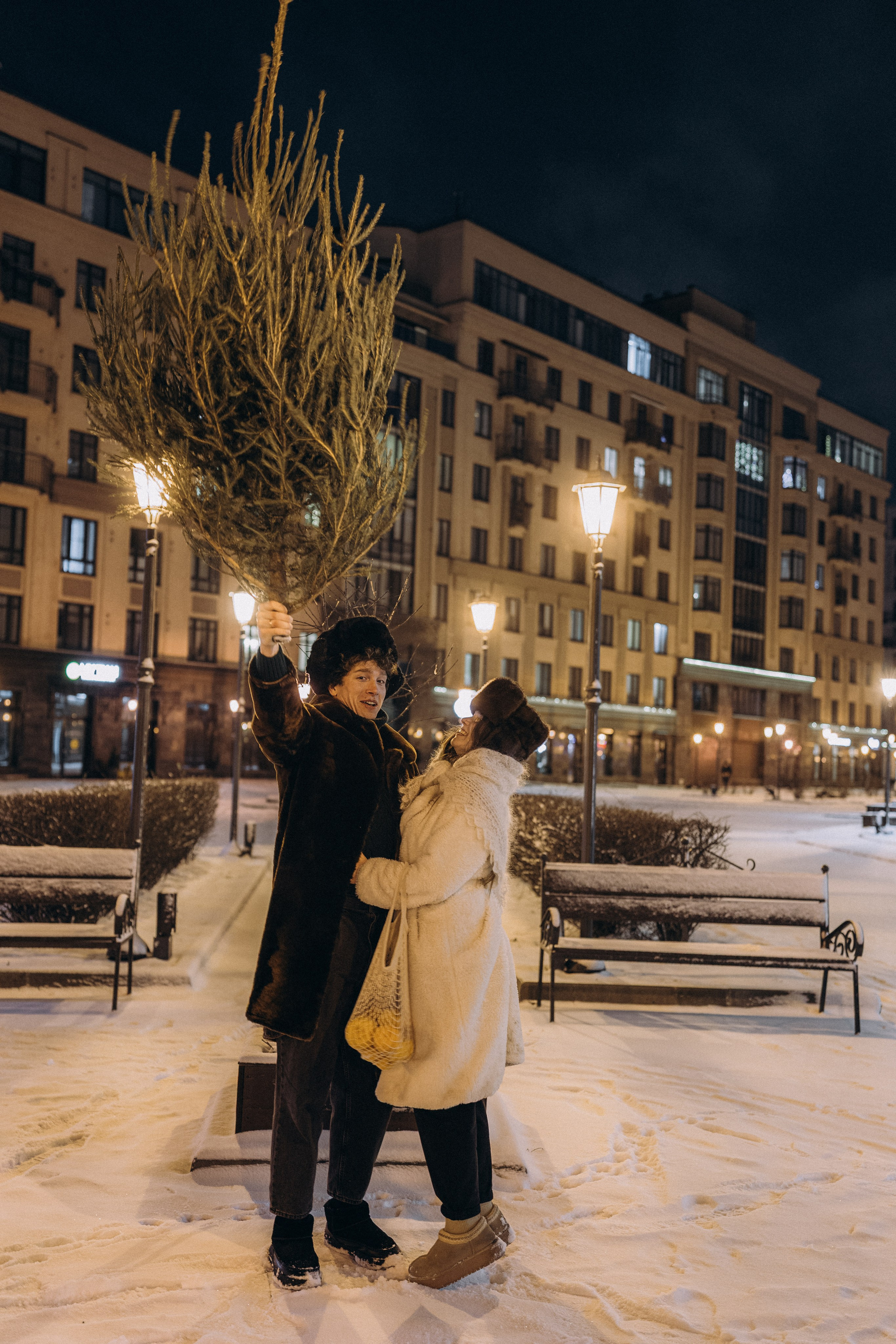 НОВОГОДНЯЯ ПРОГУЛКА ПАРЫ ПО ЧЕРНЫШЕВСКОЙ ПЕРЕД НОВЫМ ГОДОМ. Профессиональный фотограф, Санкт-Петербург — Виктория Богомолова