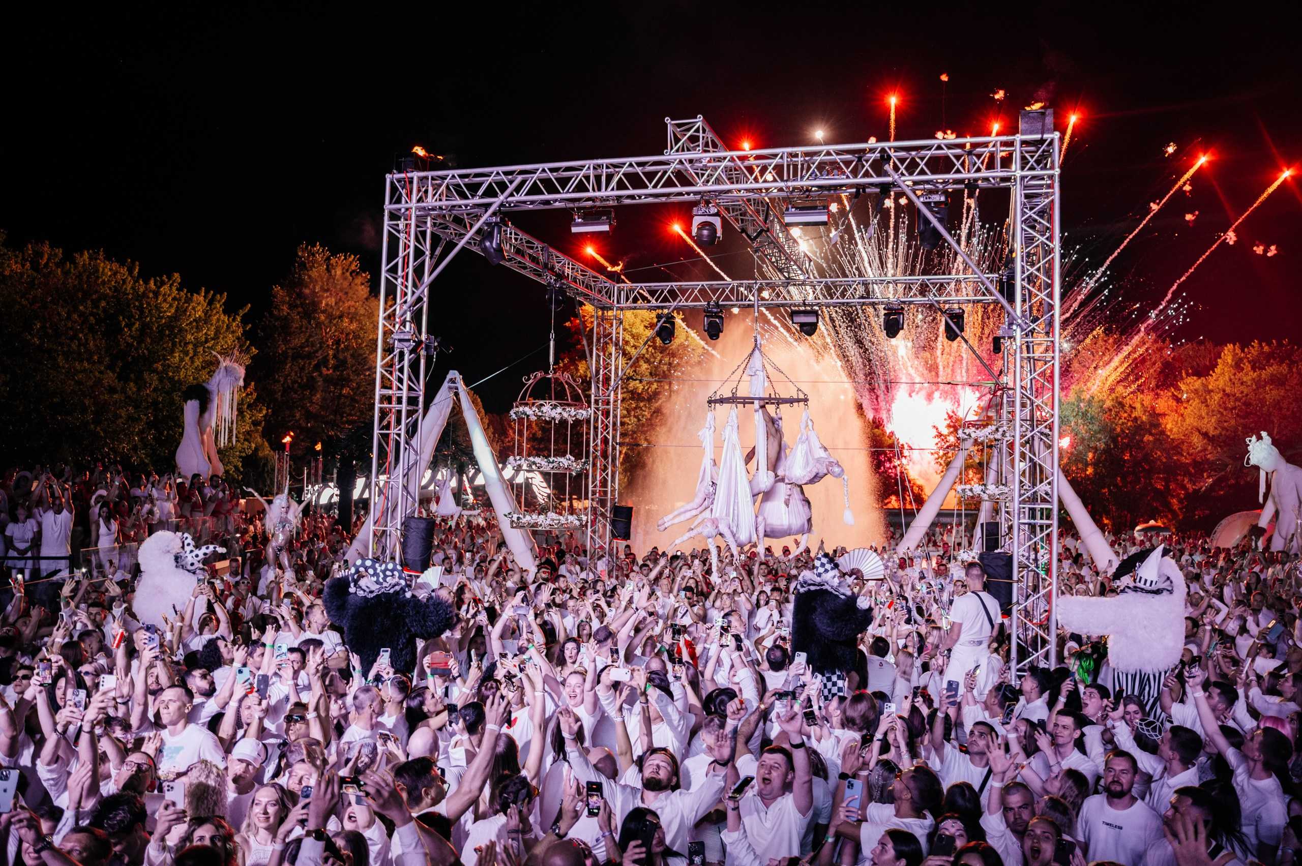 White party. Главная