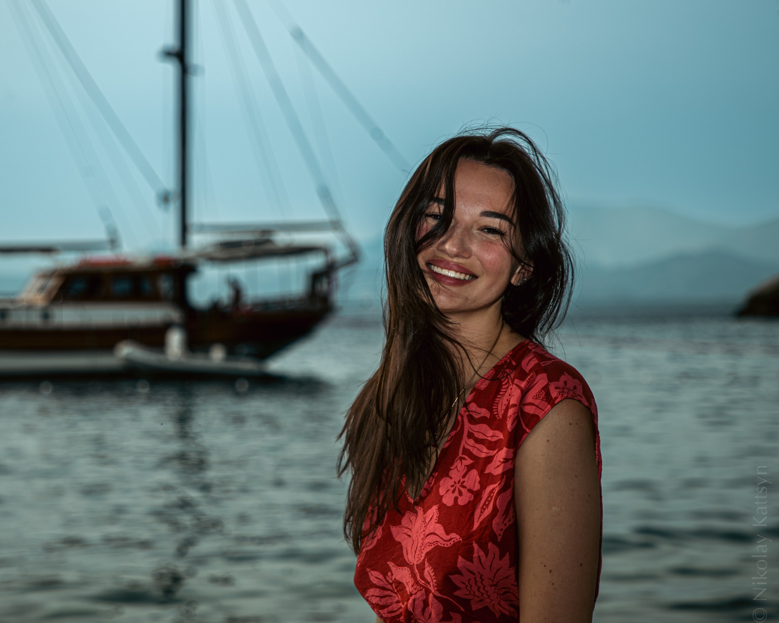 Красное платье и Эгейское море. Фотограф в Москве портреты | репортажи | спорт