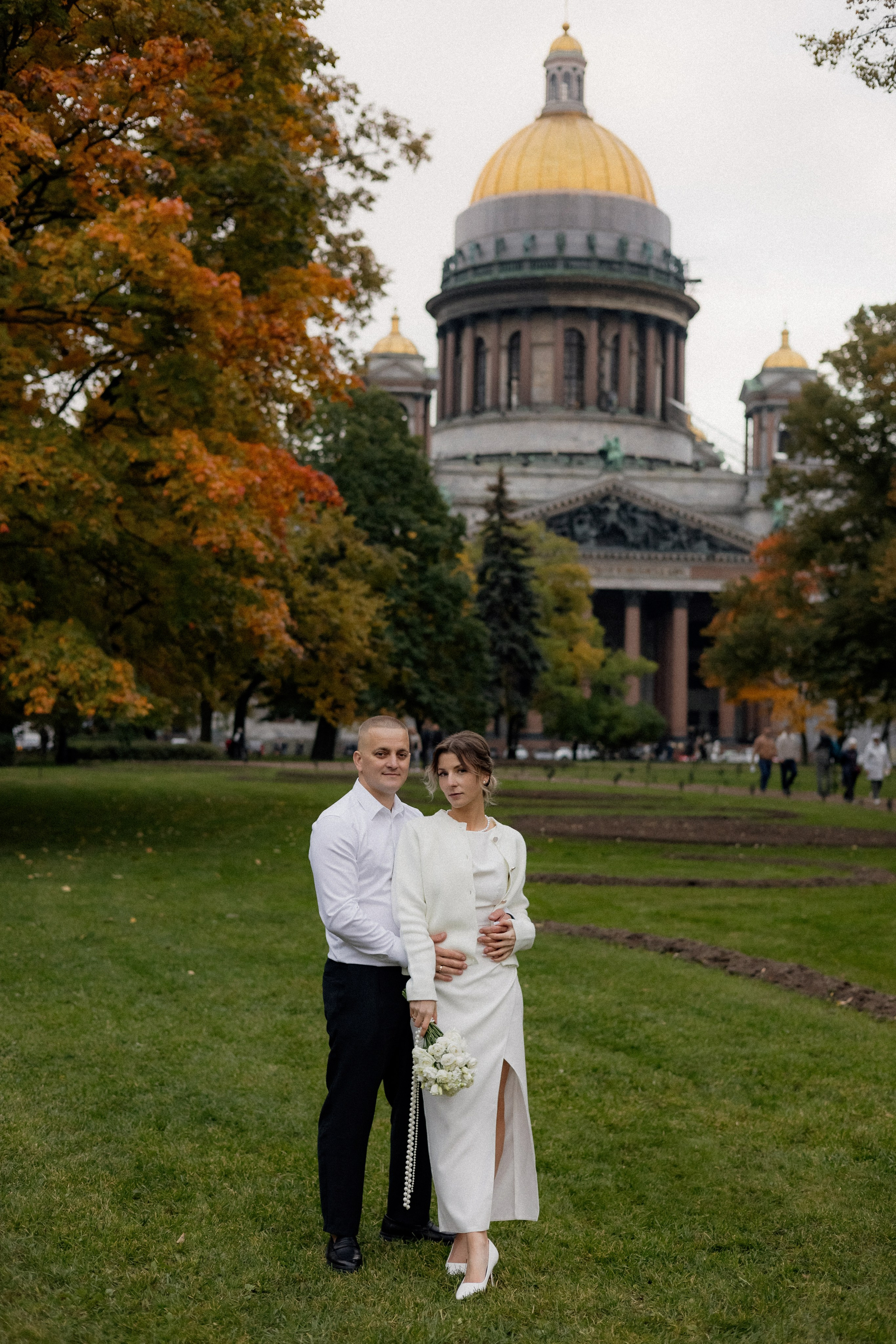 Свадебная прогулка у Исаакия. Свадебный фотограф в Санкт-Петербурге Ксения Кобышева