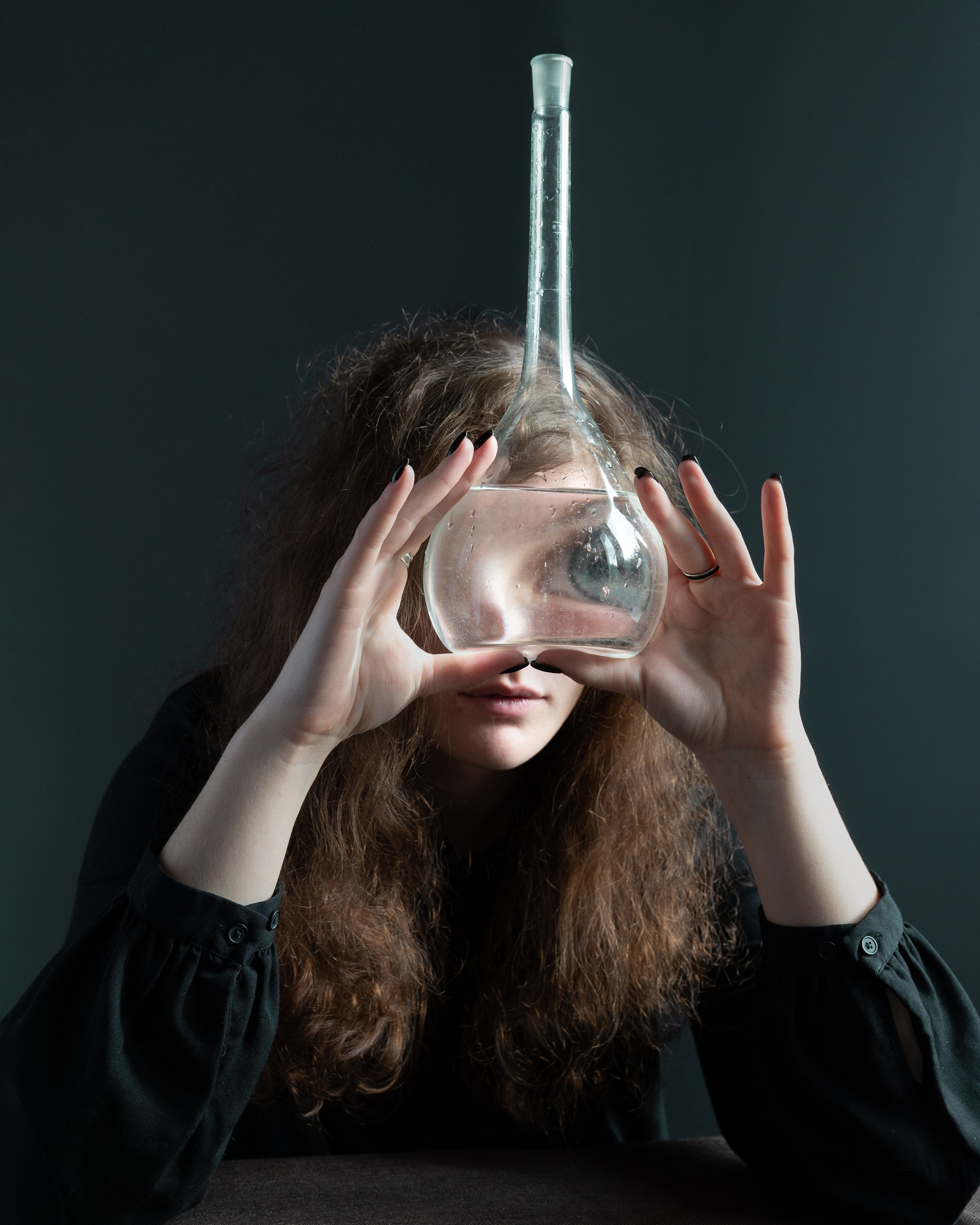 Вместе гуляли по блошиному рынку в поисках странного реквизита. 