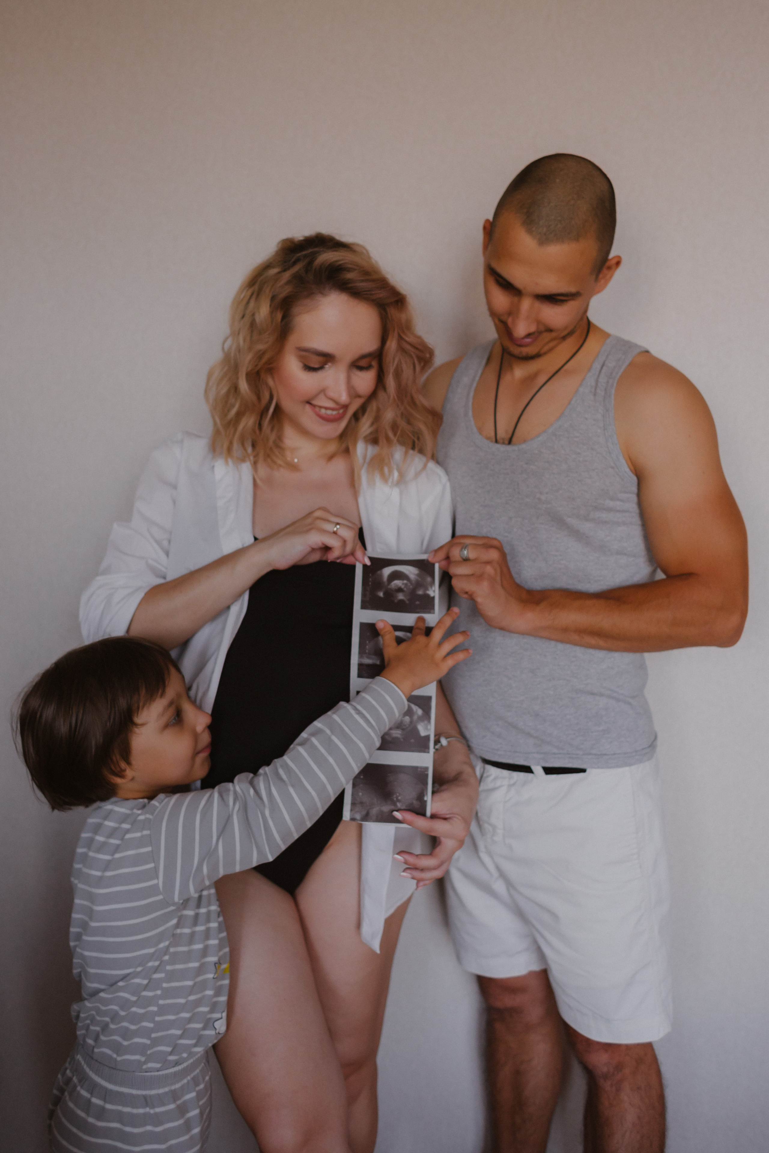 Домашняя фотосессия Оля + Евгений + Даня. Свадебный и семейный фотограф г. Волгоград Биленко Ангелина