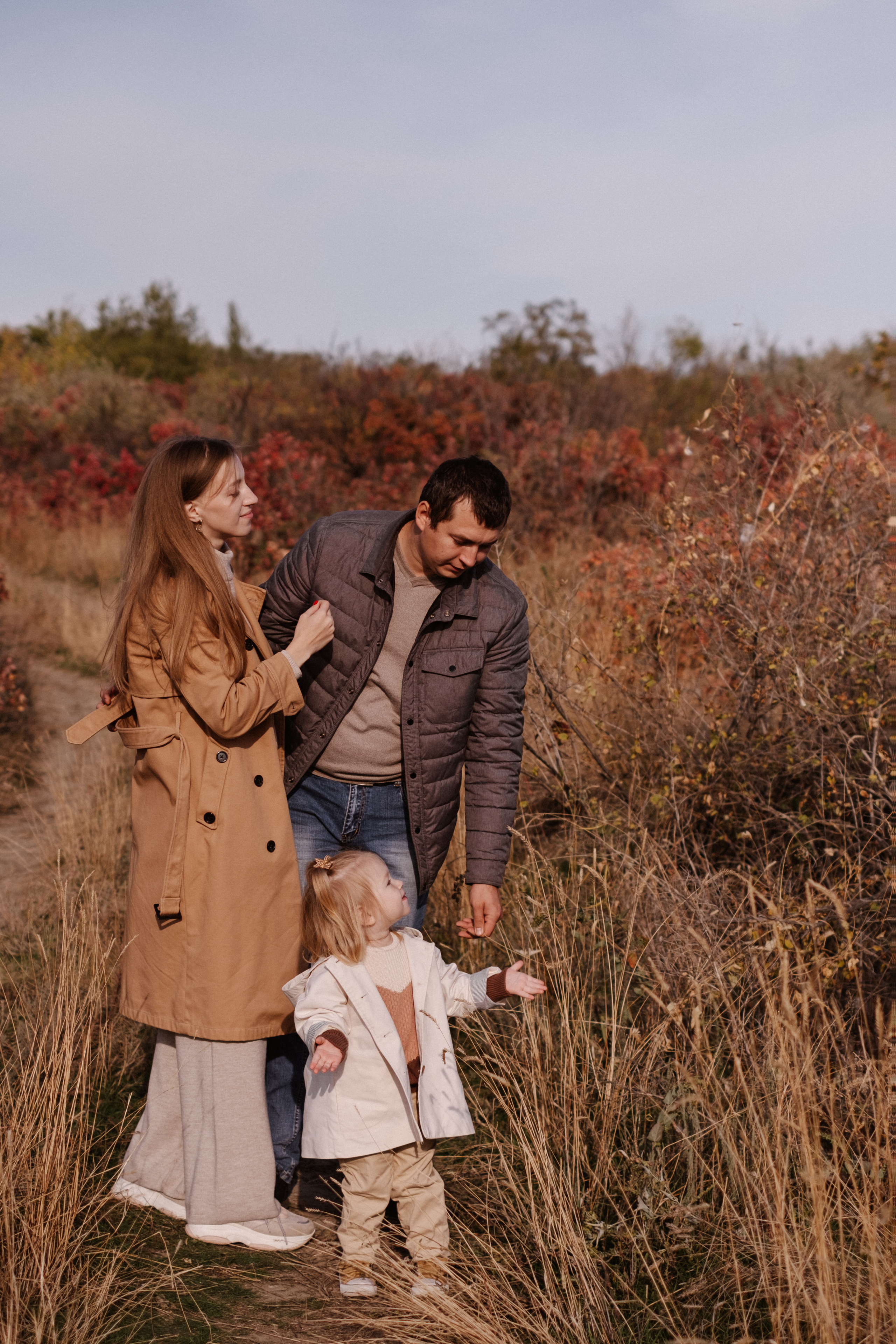 Осенняя прогулочная фотосессия Ксюша + Саша + Кира. Свадебный и семейный фотограф г. Волгоград Биленко Ангелина
