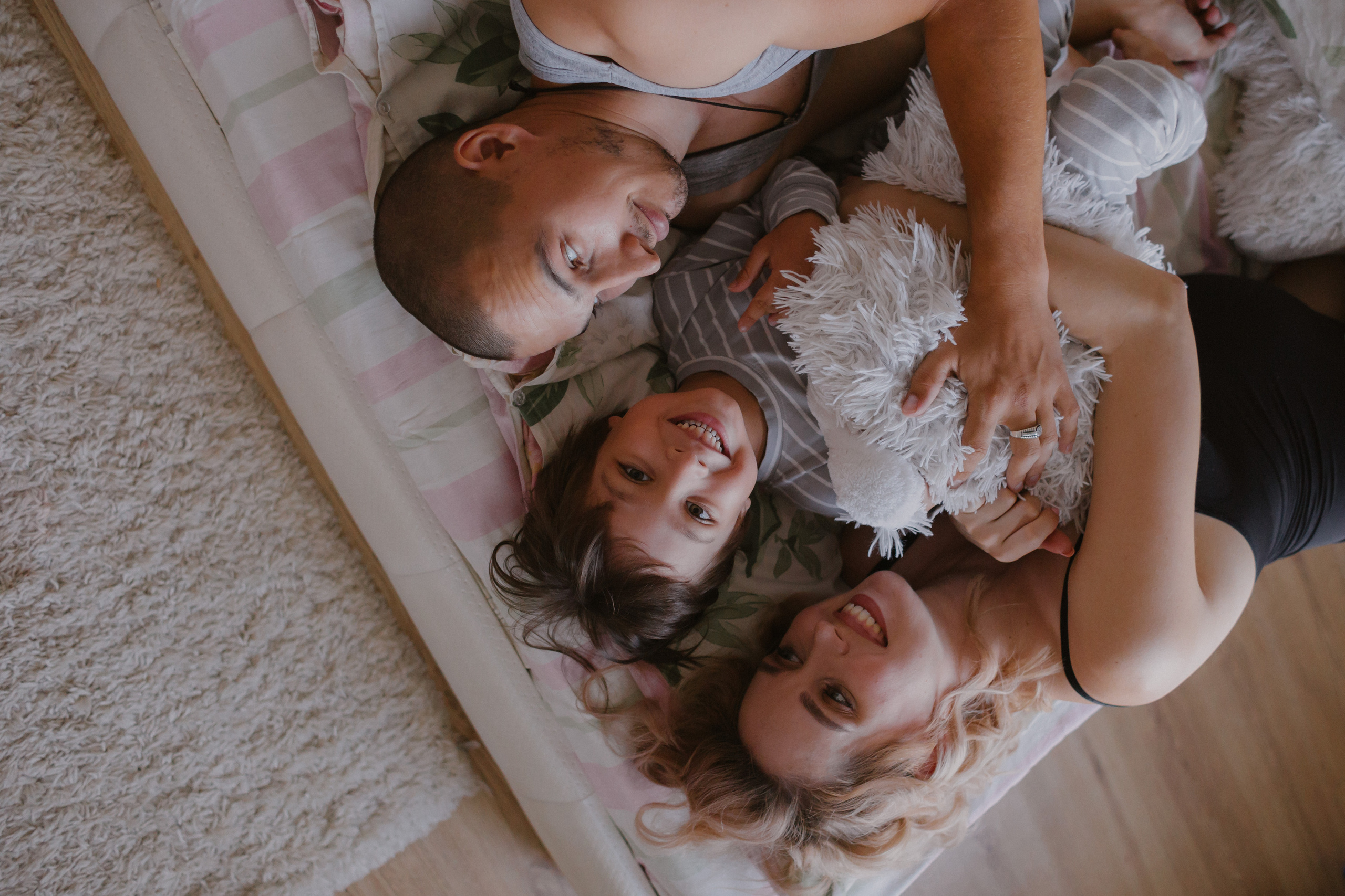 Домашняя фотосессия Оля + Евгений + Даня. Свадебный и семейный фотограф г. Волгоград Биленко Ангелина