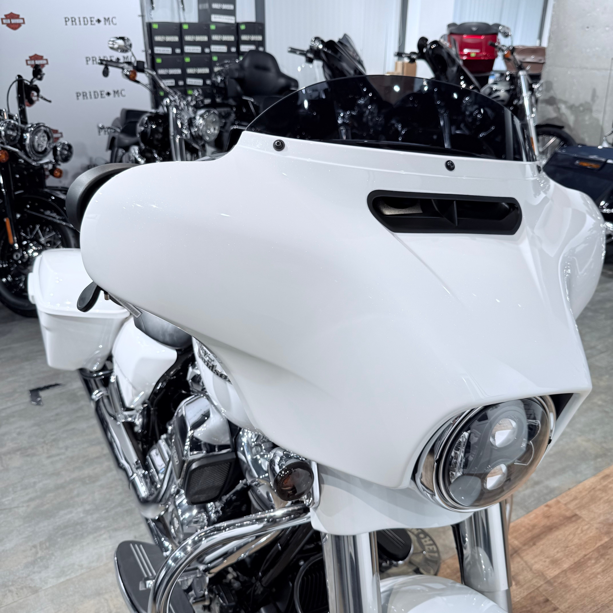 Мотоциклы Harley-Davidson 2017 Street Glide 107 АВS ICE (Touring) — купить мотоцикл. Hello Davidson, Москва. Только хорошие мотоциклы…