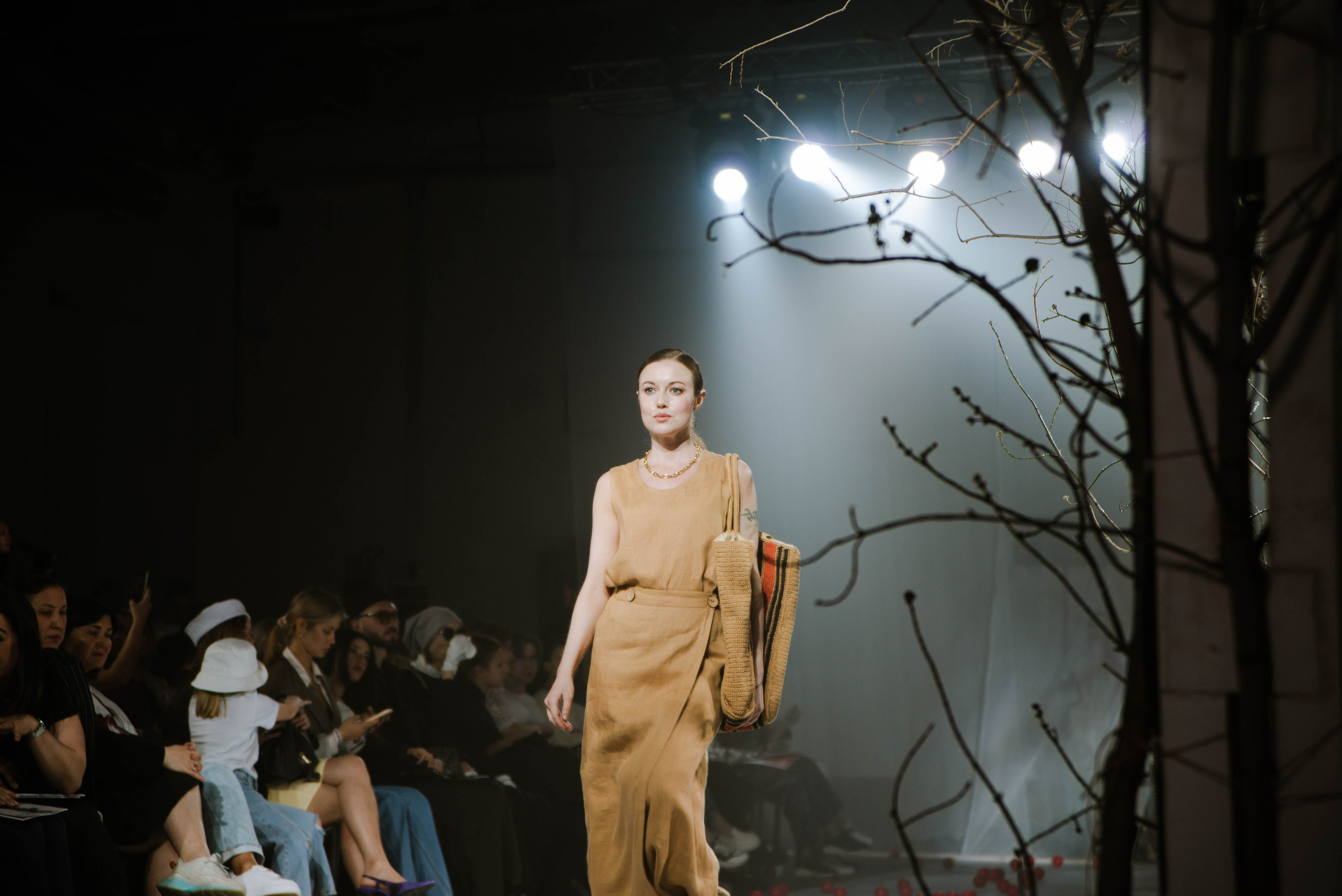 Показ «Красный Шум». Ксения Glossa. Портретный и репортажный фотограф в Самаре