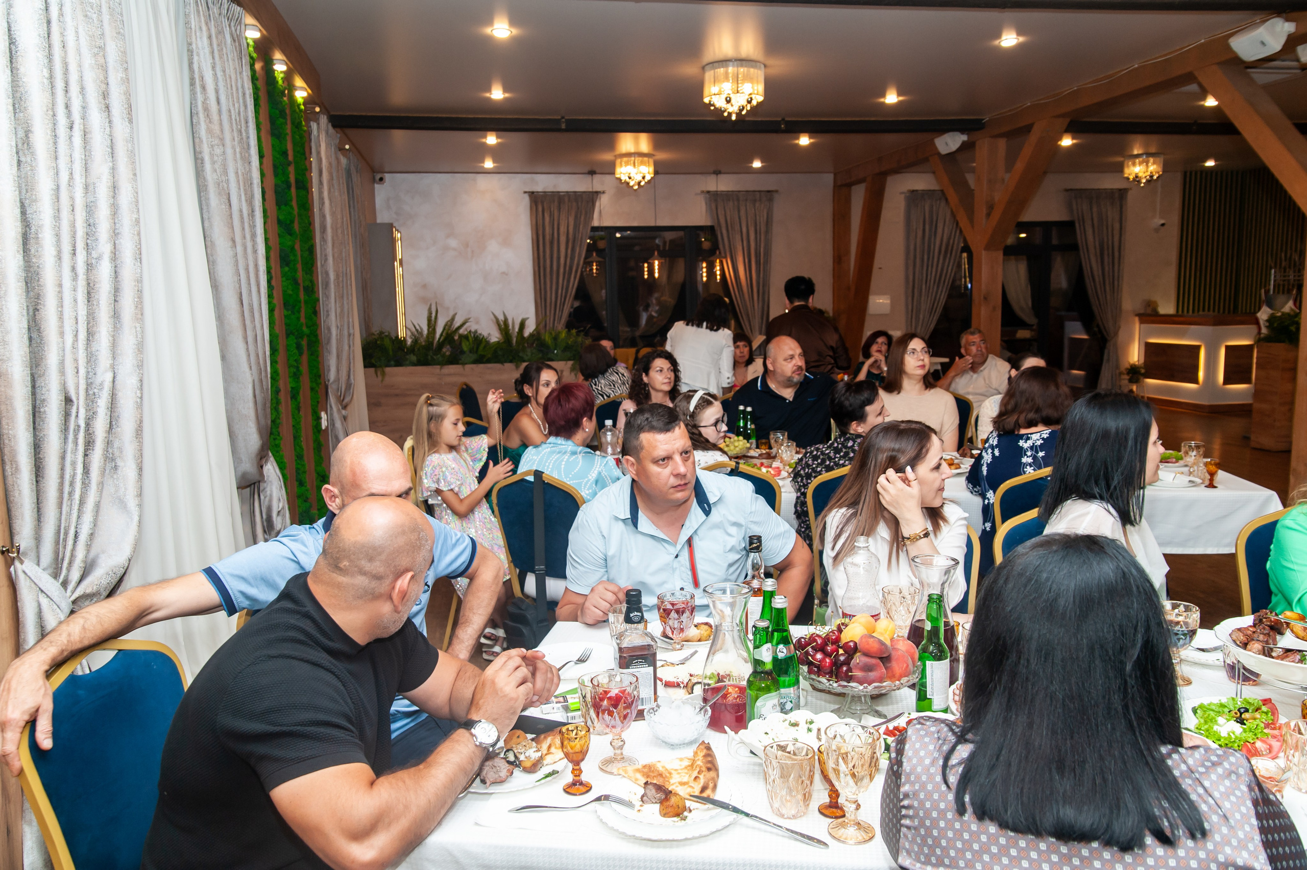 Выпускной МАОУ СОШ № 17 им. Эдуарда Есаяна. Свадебный и семейный фотограф Денис Лукьянов в Краснодаре, Краснодарском крае и Республике Крым