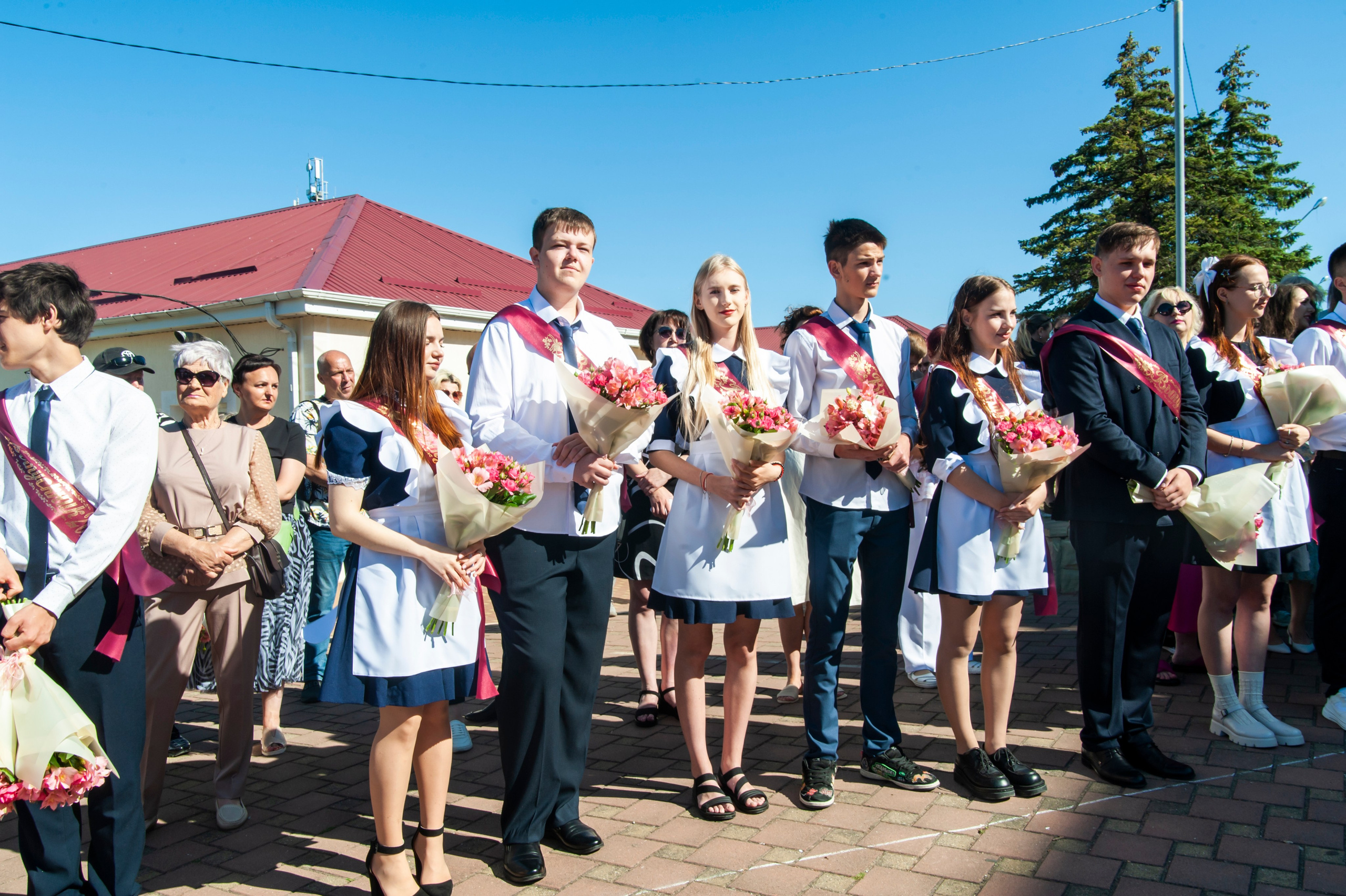 Последний Звонок МАОУ СОШ № 17 им. Эдуарда Есаяна — Архипо-Осиповка. Свадебный и семейный фотограф Денис Лукьянов в Краснодаре, Краснодарском крае и Республике Крым