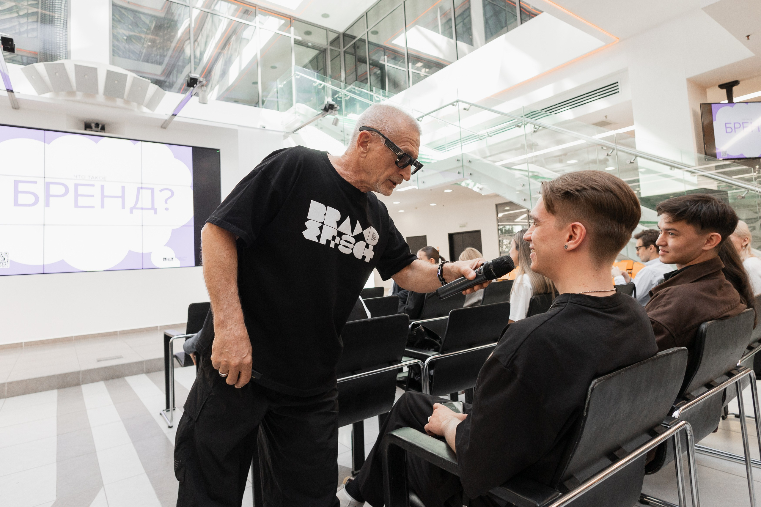 Silver mercury regions. Showbiz | Fashion | Reportage